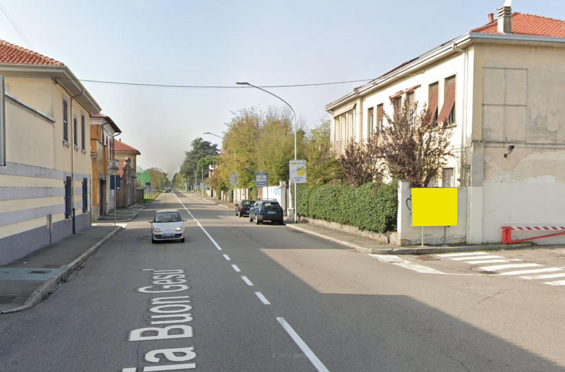Impianto CARTELLONISTICA a Castellanza, in zona Queen Pub