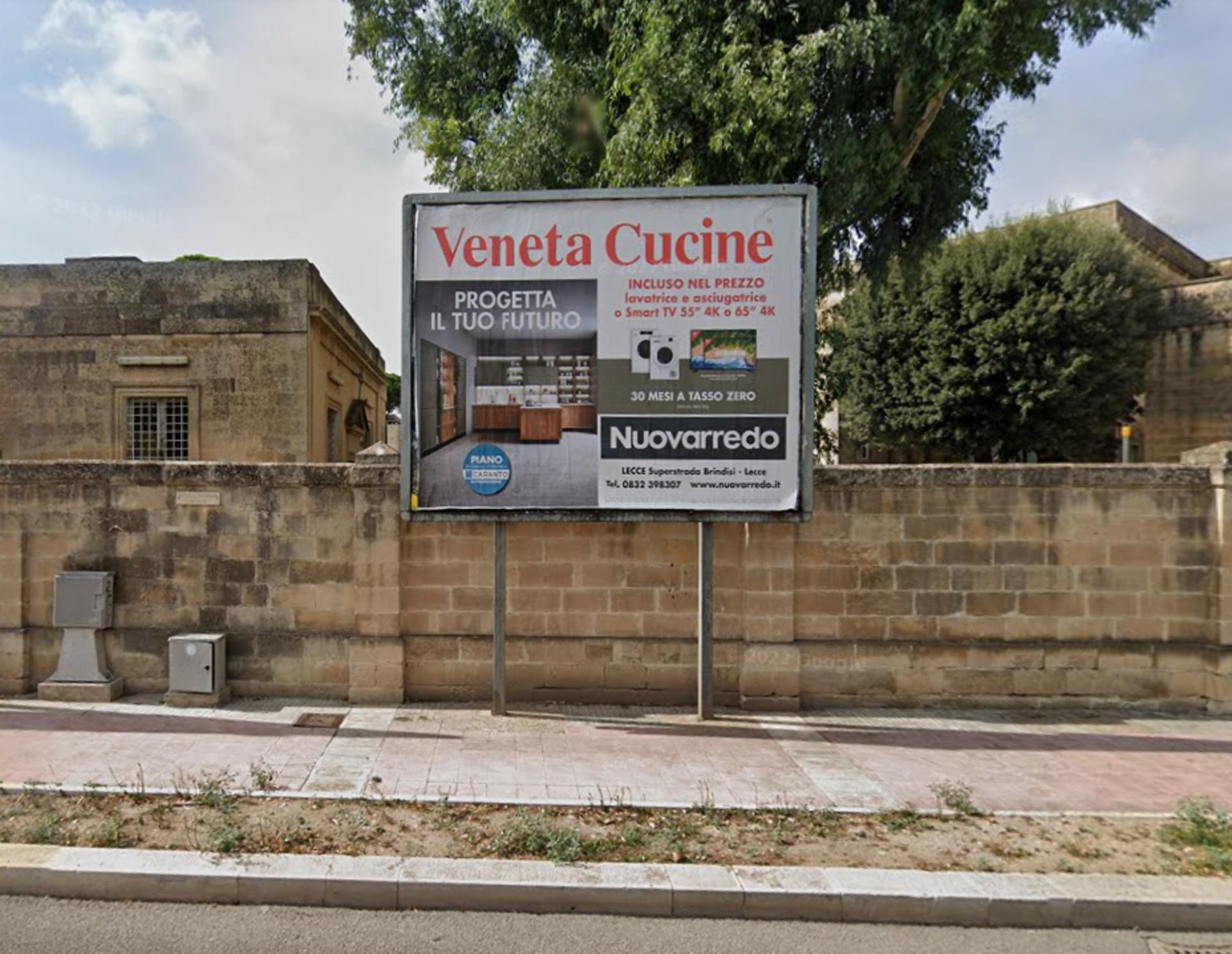 Impianto POSTER a Lecce, in zona EuroSpin
