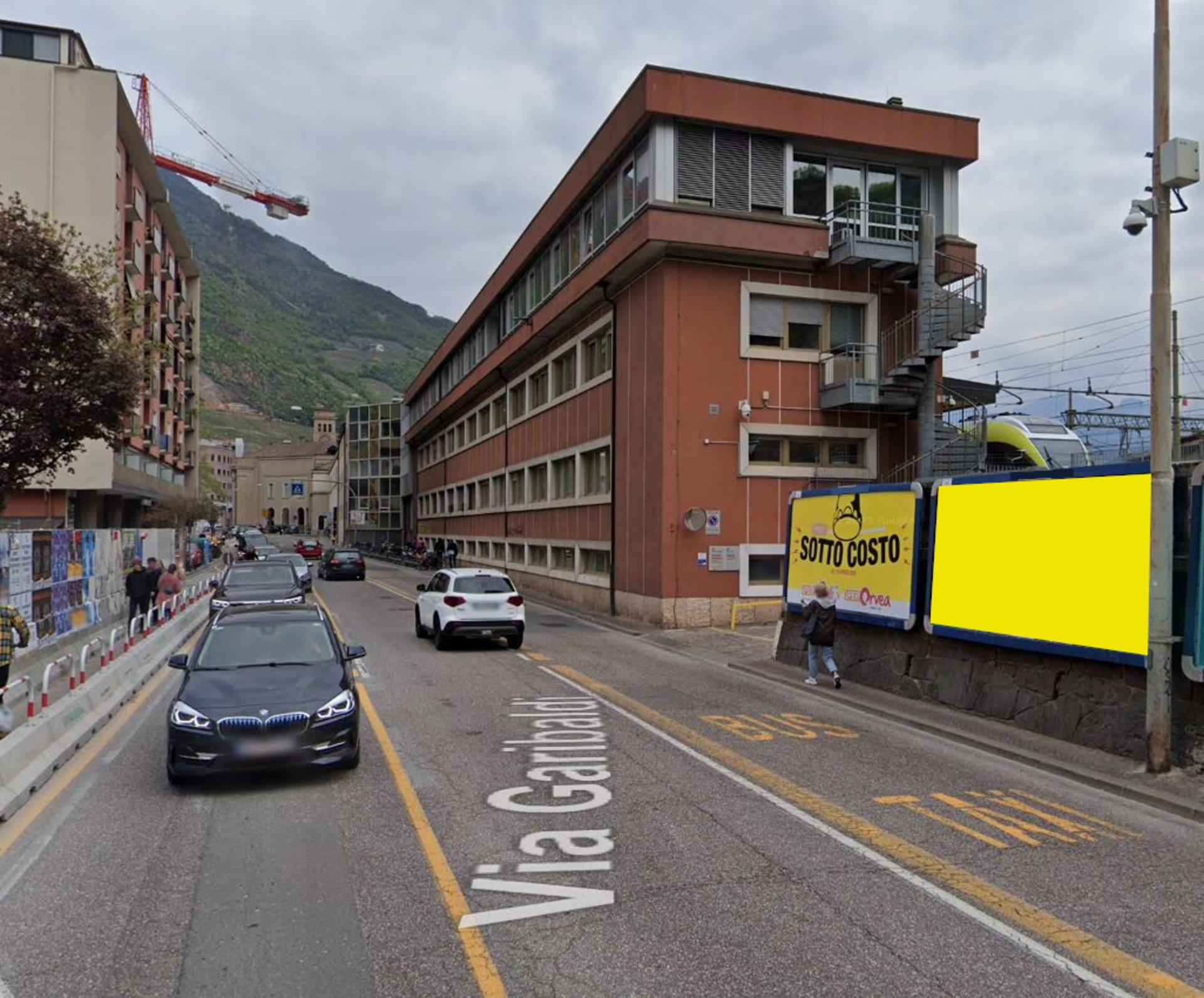 Impianto POSTER a Bolzano, in zona East and West General Store