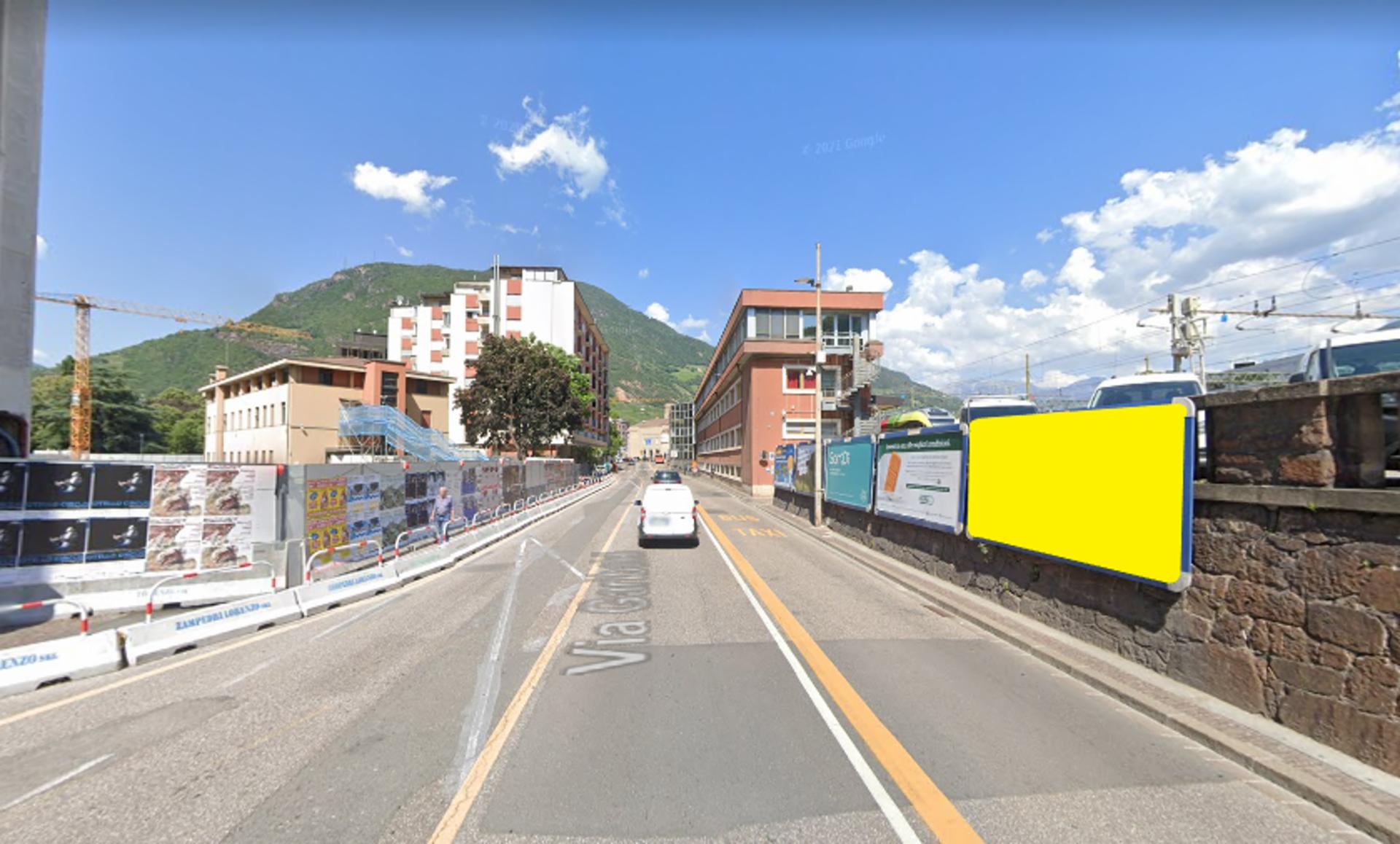 Impianto POSTER a Bolzano, in zona East and West General Store