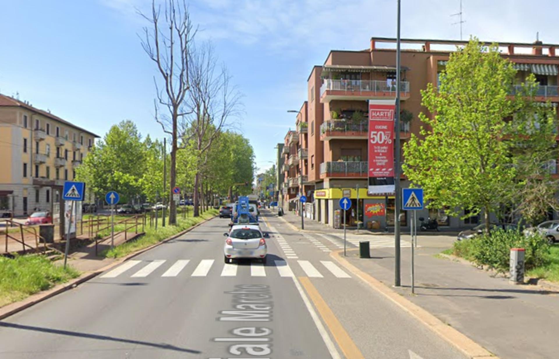 Impianto VERTICAL BANNER a Milano, in zona Beautiful Lady