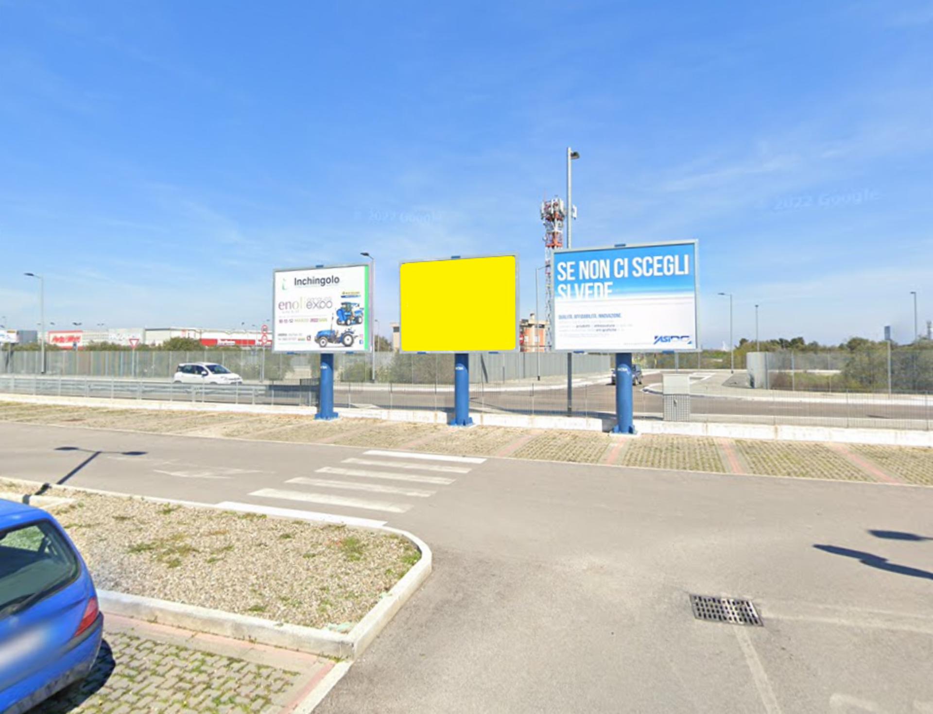 Impianto POSTER a Bari, in zona CityModa