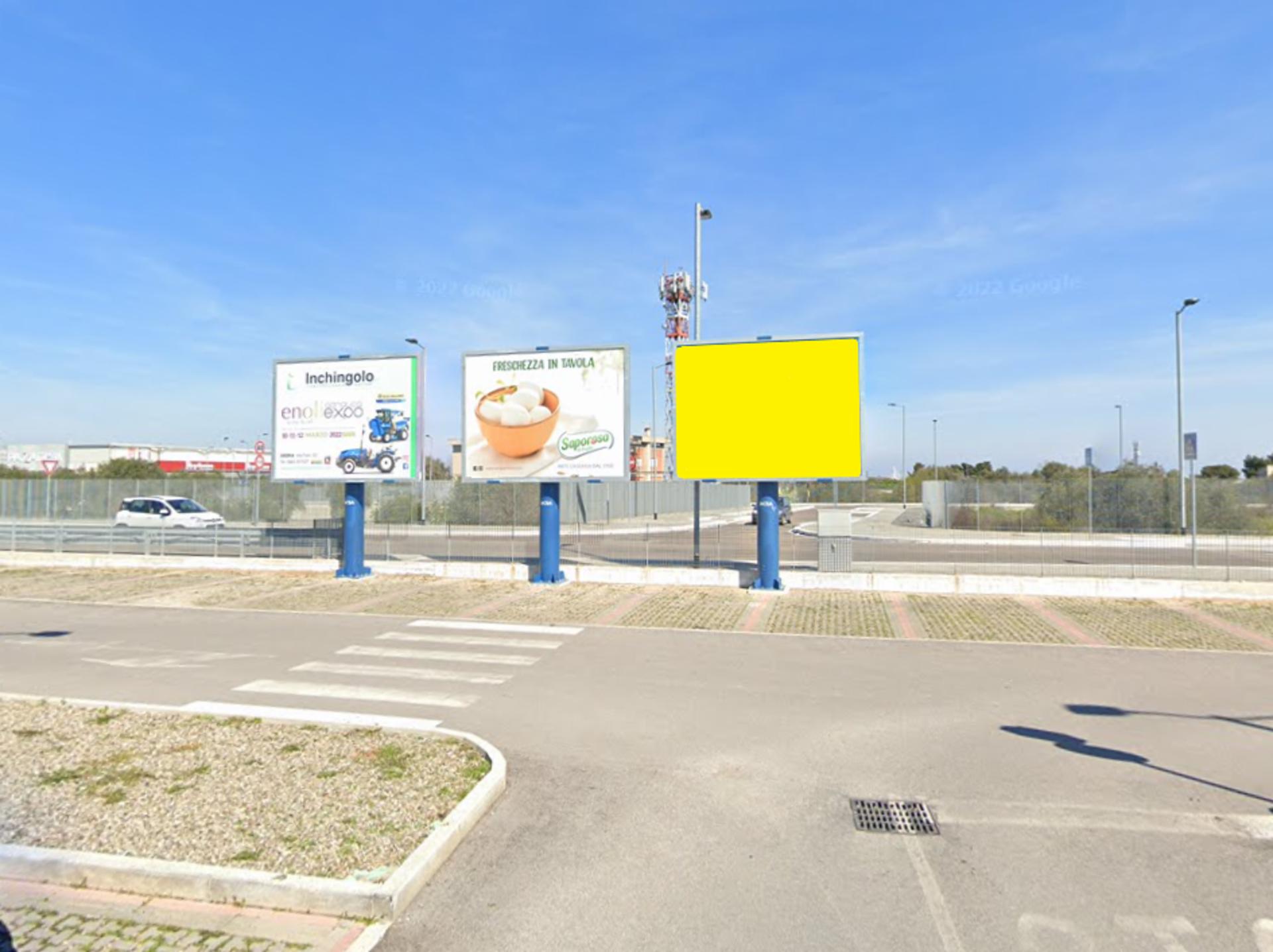 Impianto POSTER a Bari, in zona CityModa