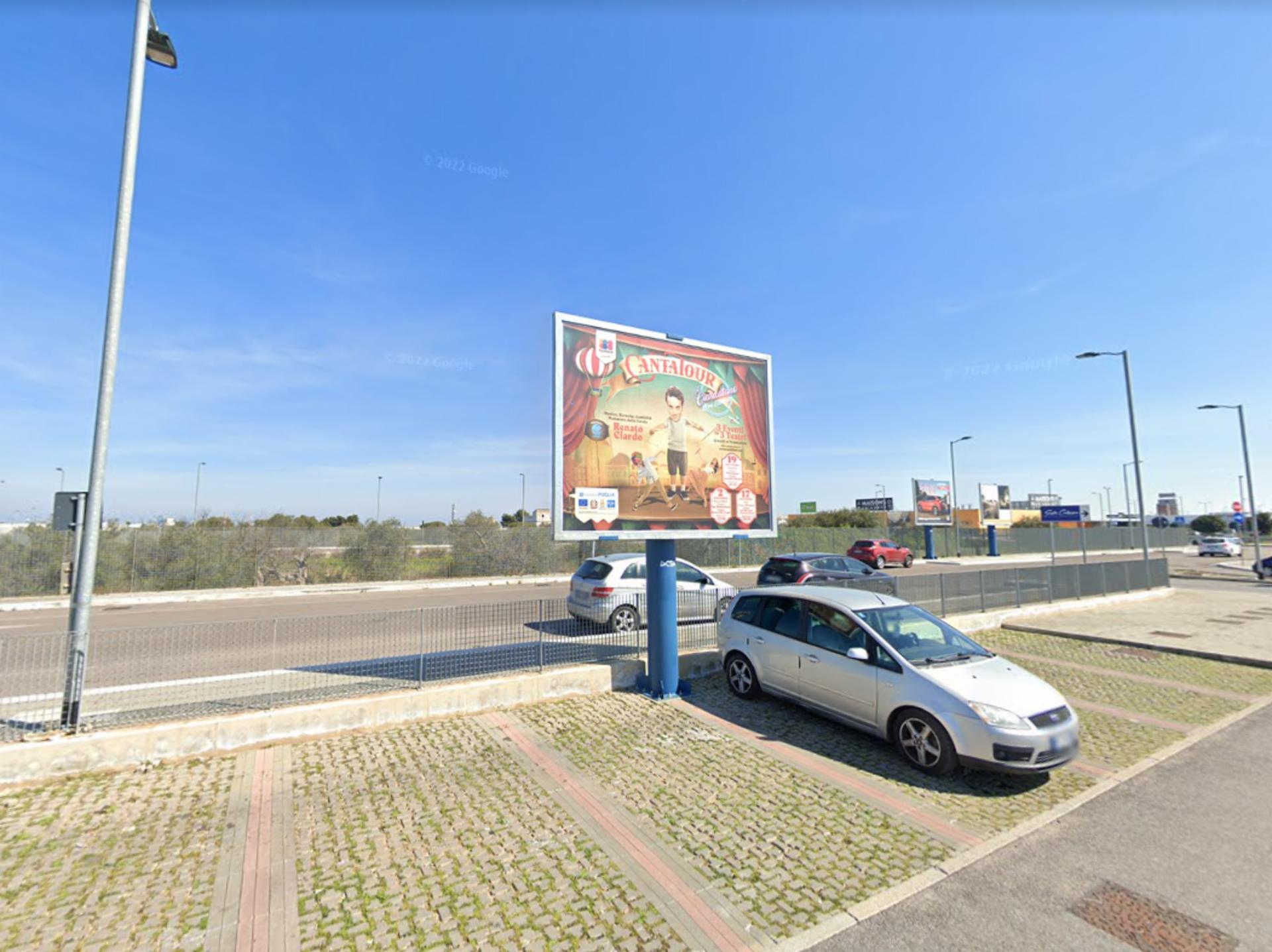 Impianto POSTER a Bari, in zona CityModa