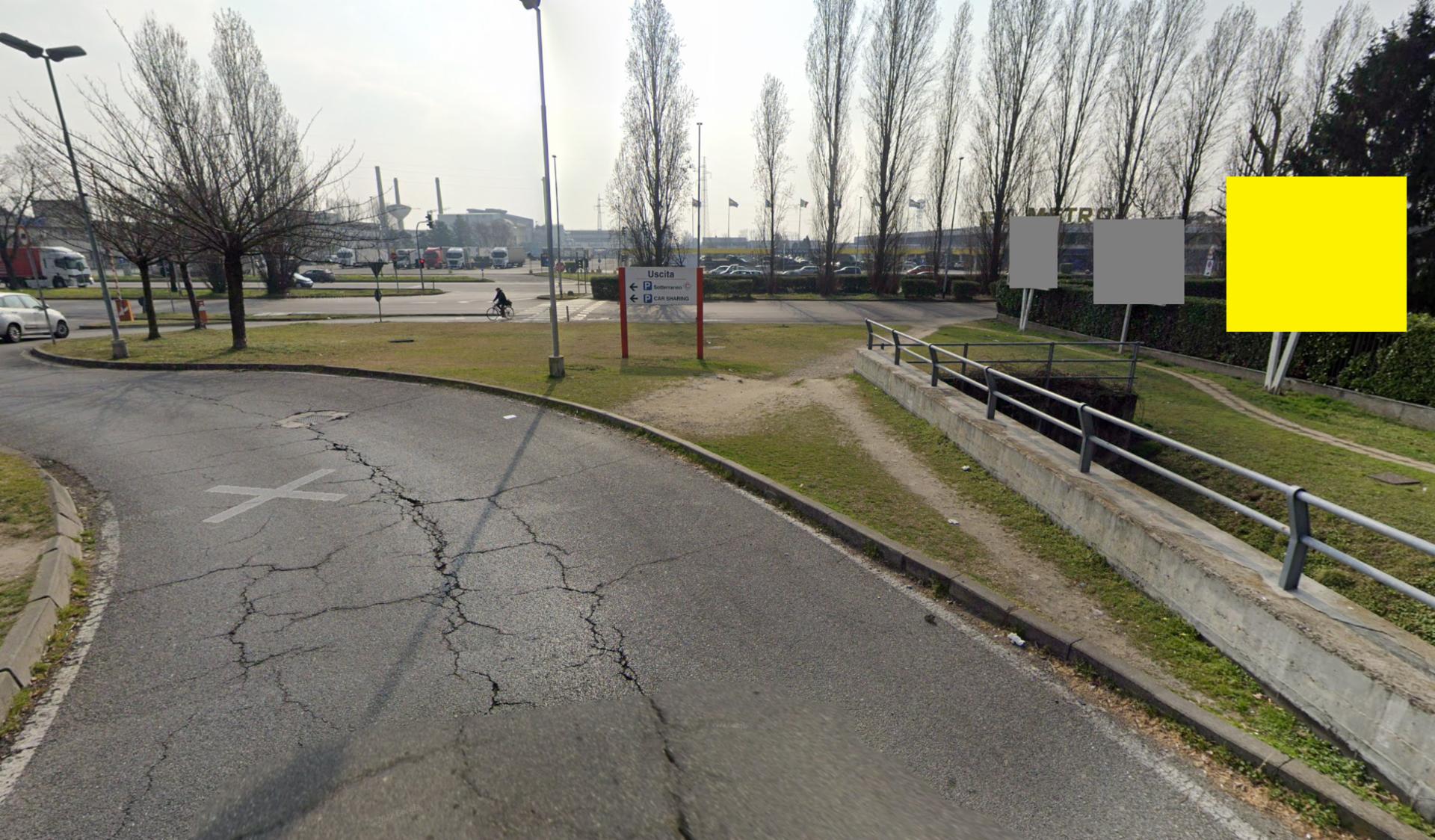 Impianto POSTER a Cesano Boscone, in zona Euronics