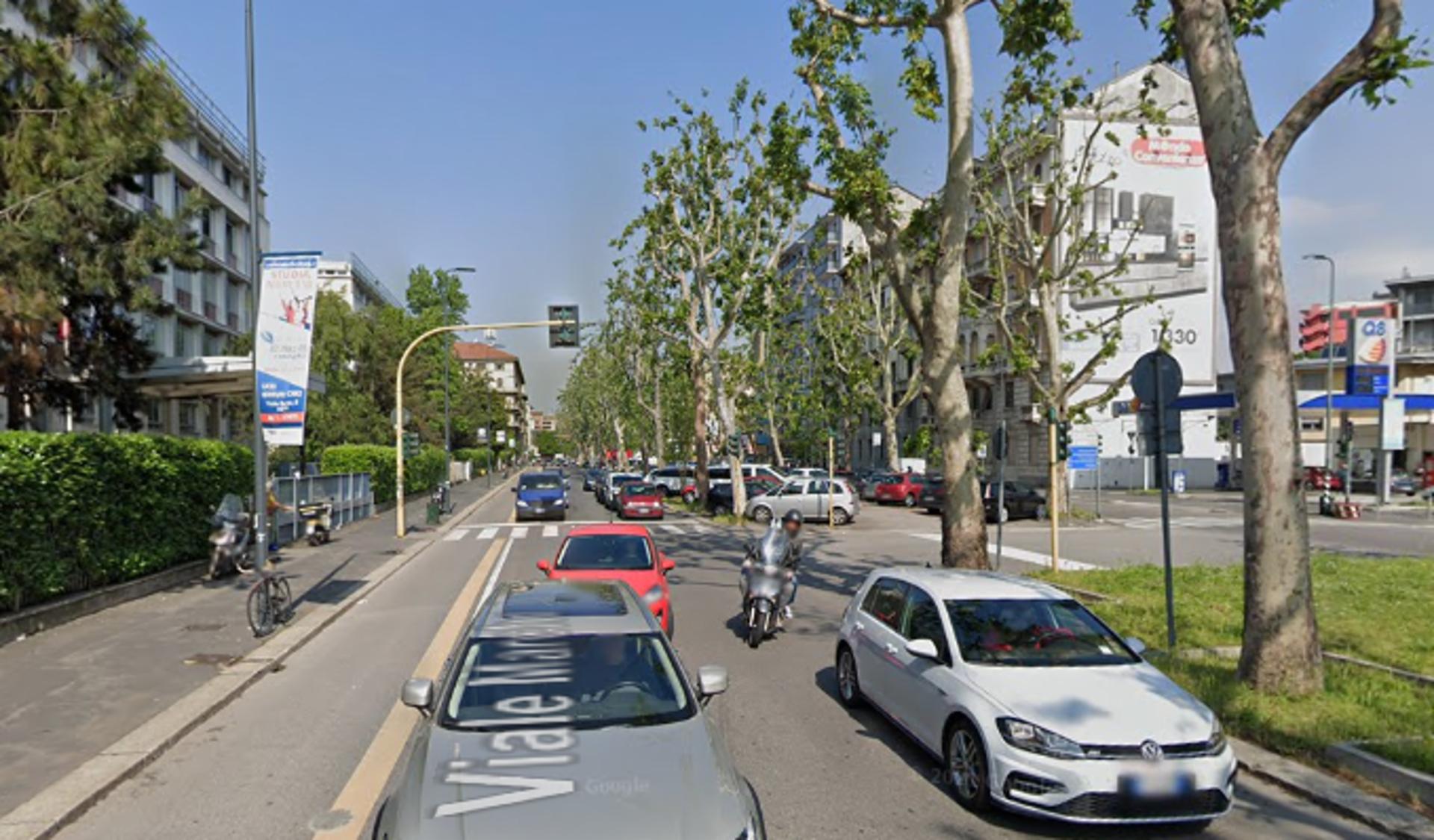 Impianto VERTICAL BANNER a Milano, in zona Parrucchiere Unisex