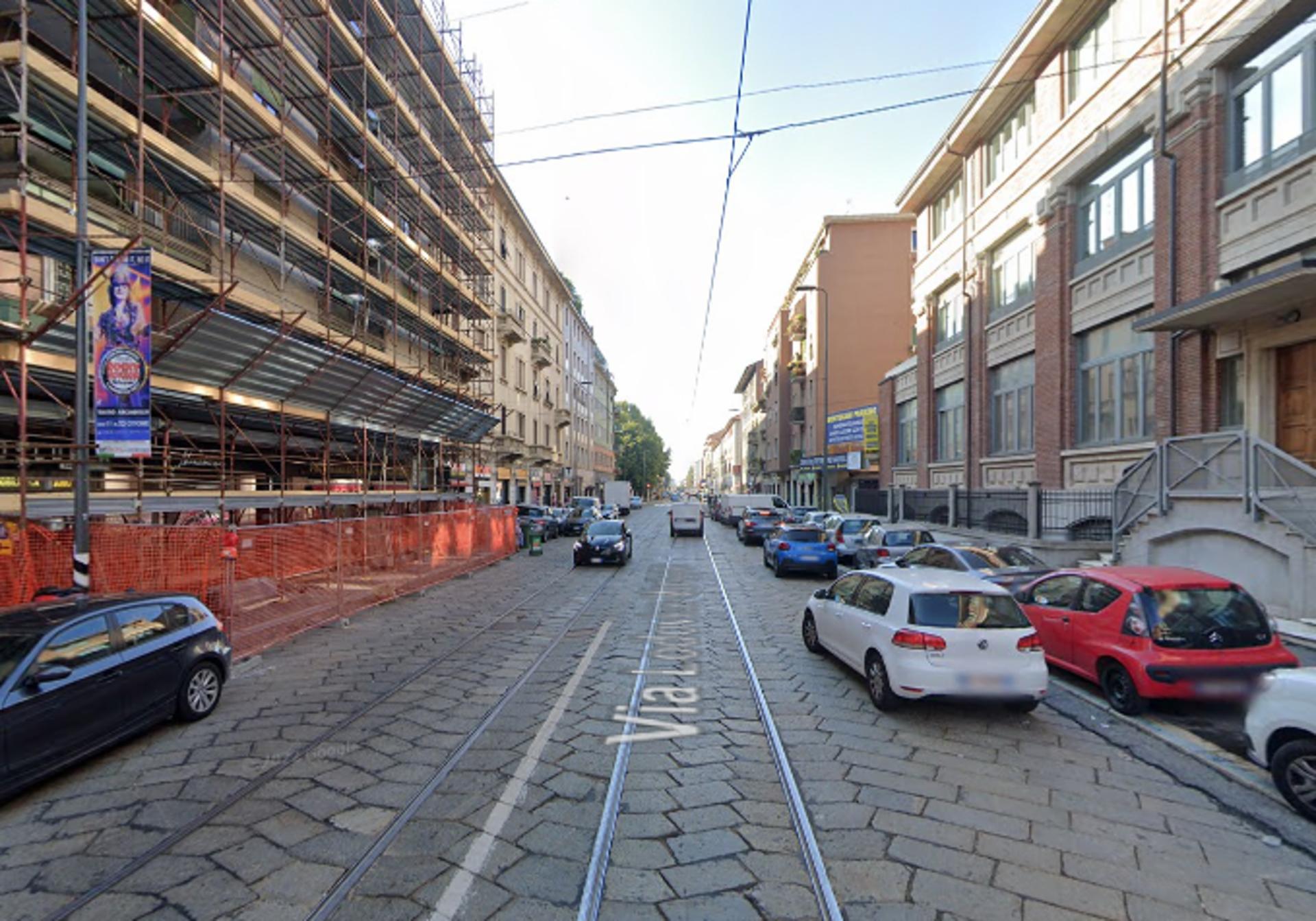 Impianto VERTICAL BANNER a Milano, in zona Irene
