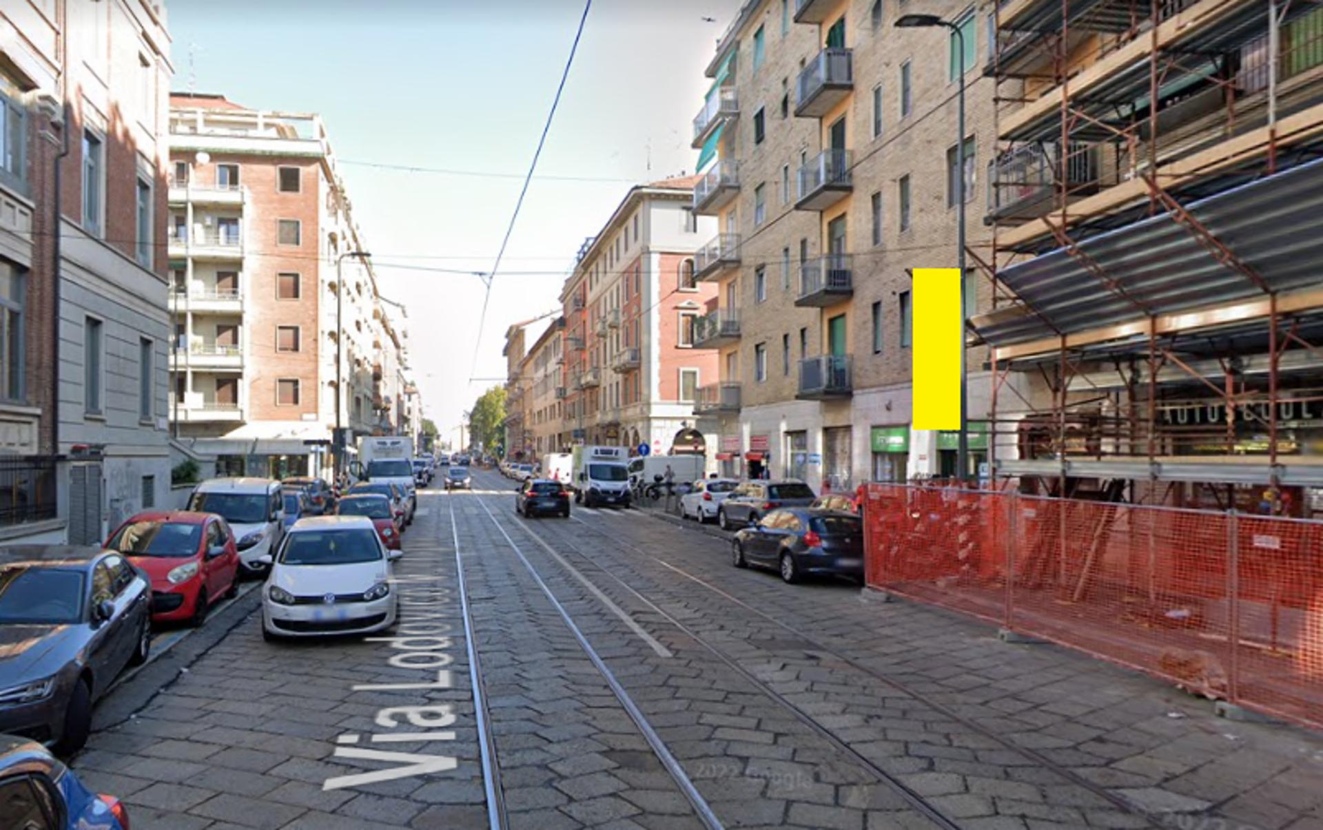 Impianto VERTICAL BANNER a Milano, in zona Irene