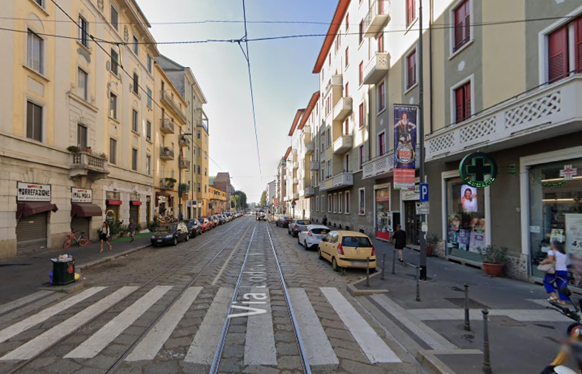 Impianto VERTICAL BANNER a Milano, in zona Mercato comunale