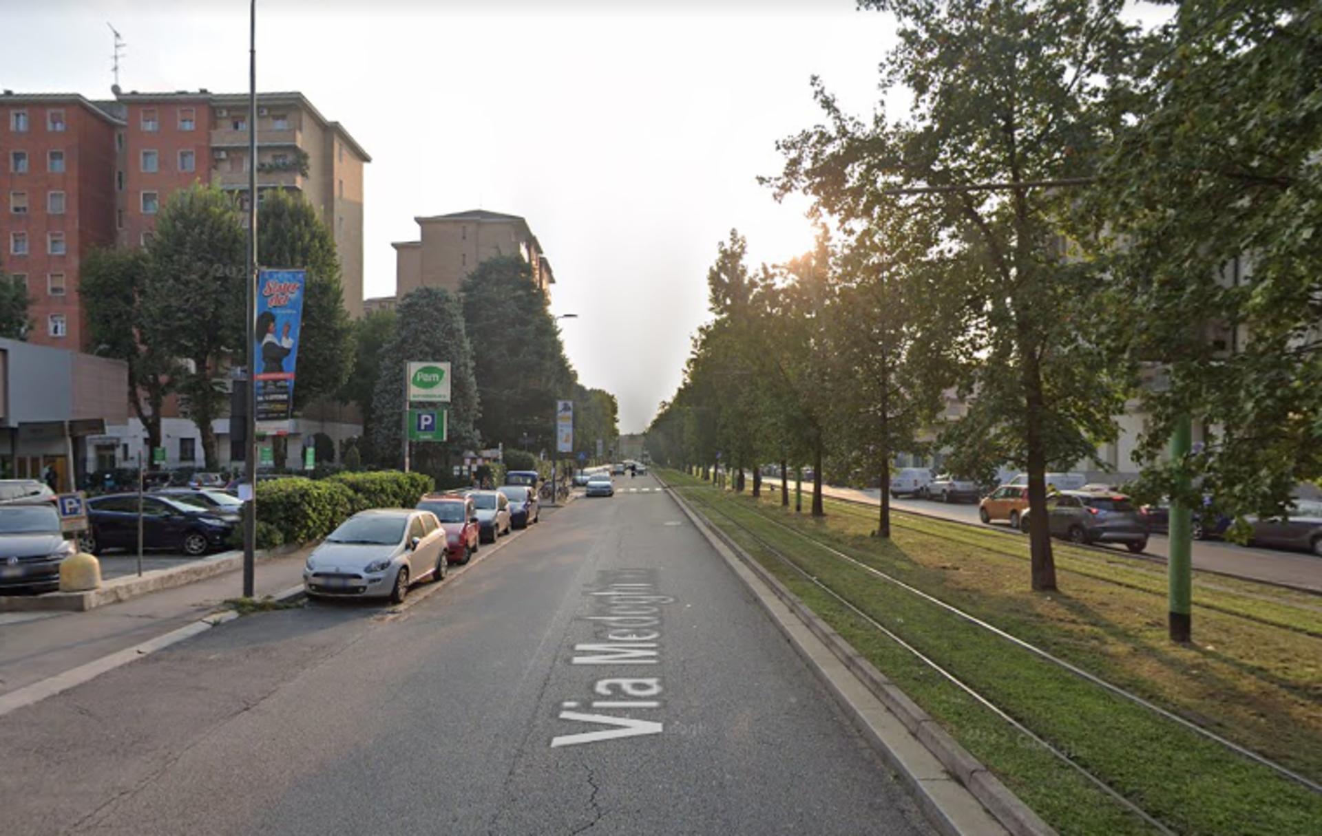 Impianto VERTICAL BANNER a Milano, in zona Pam