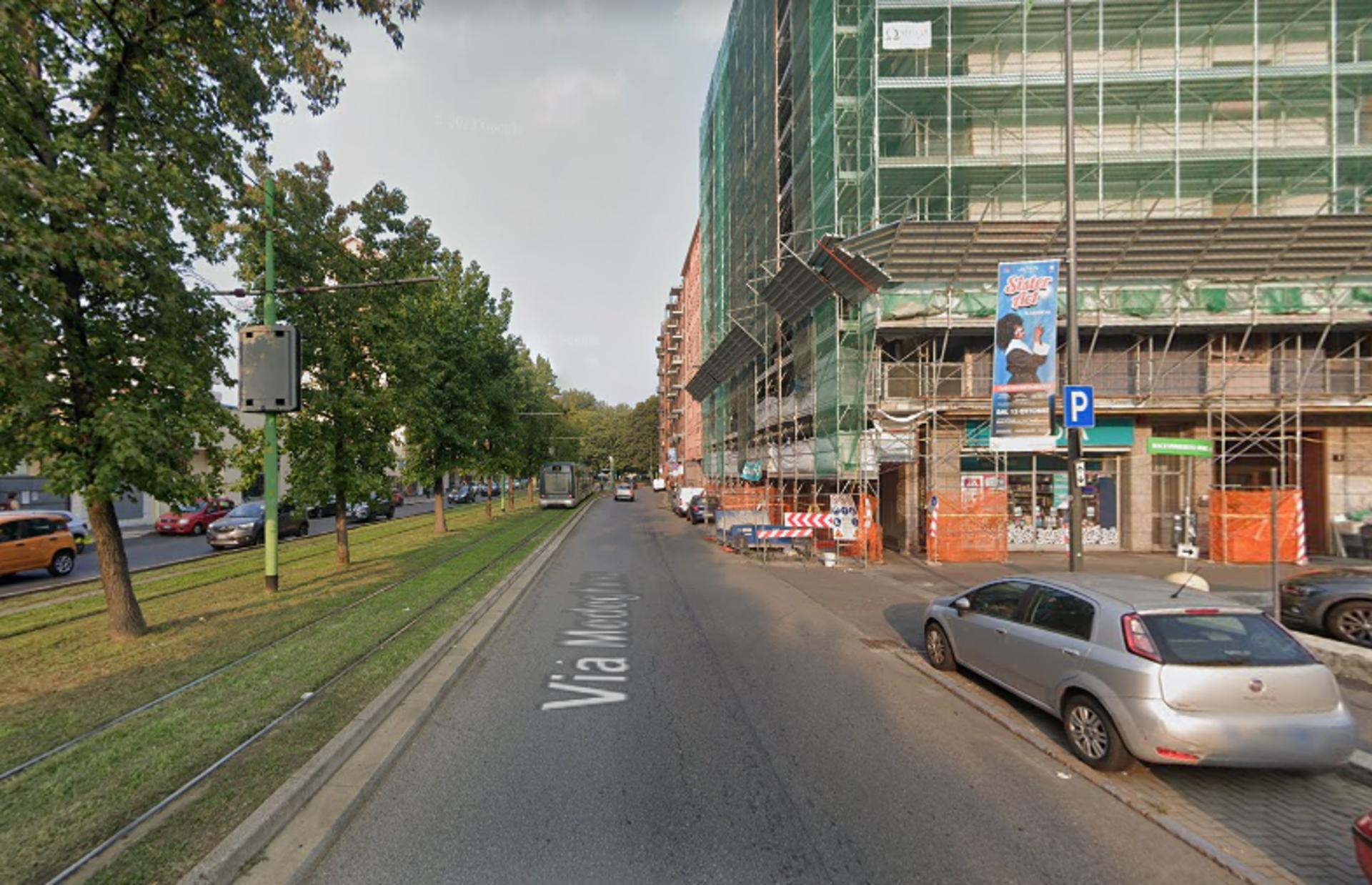 Impianto VERTICAL BANNER a Milano, in zona Pam