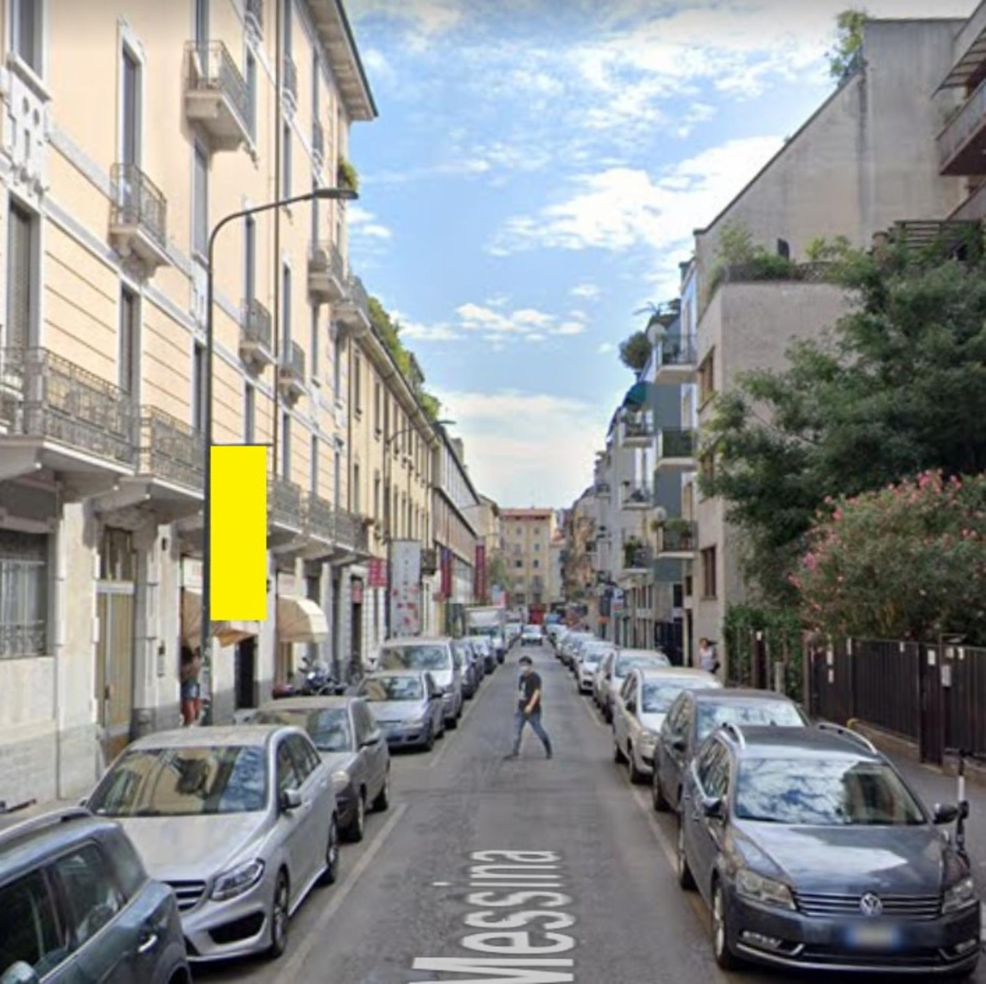 Impianto VERTICAL BANNER a Milano, in zona Eleven