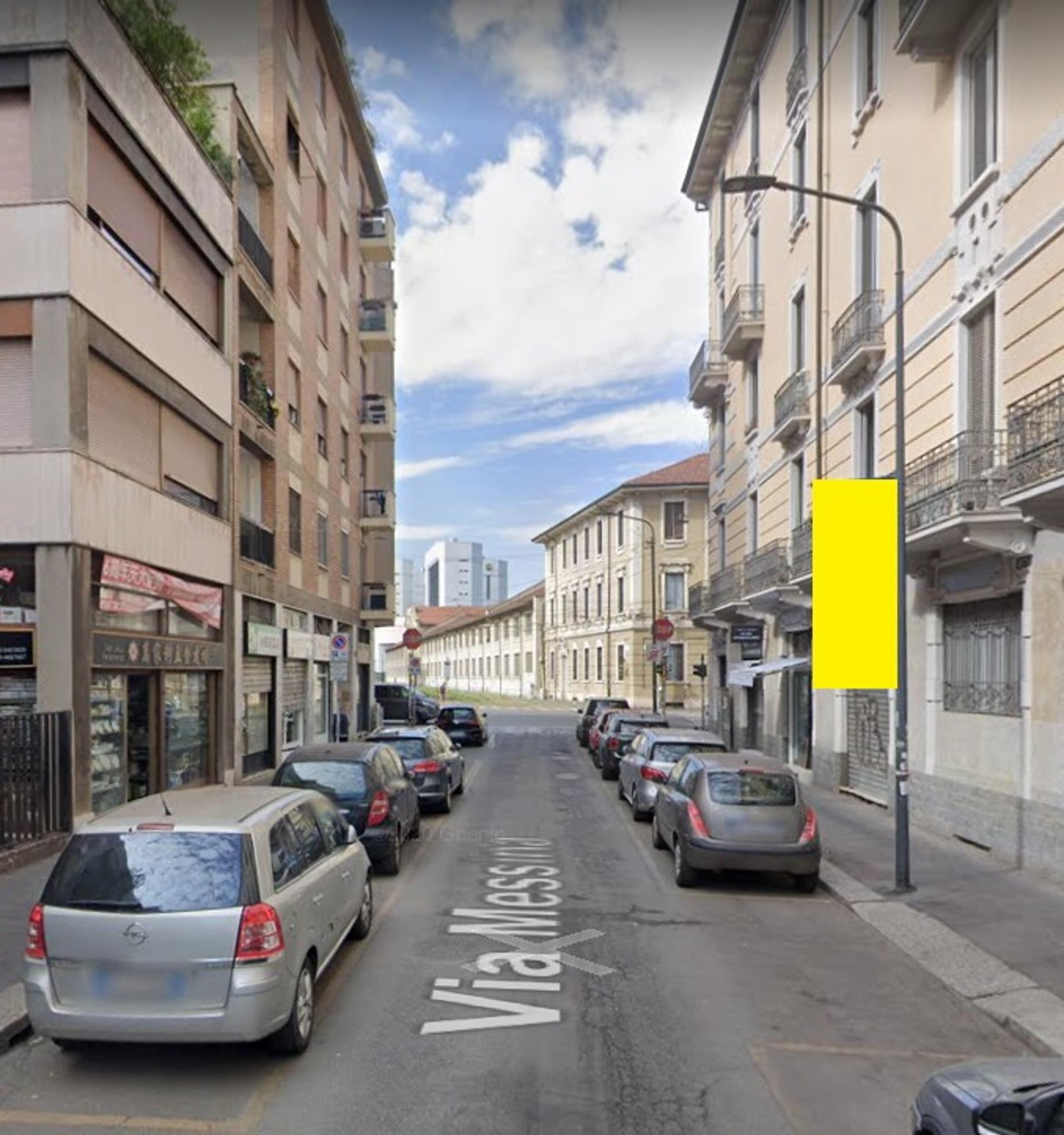 Impianto VERTICAL BANNER a Milano, in zona Eleven