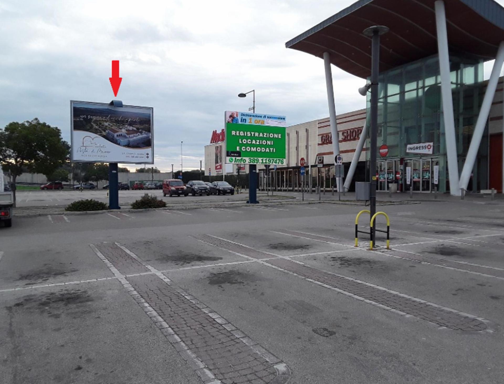 Impianto POSTER a Molfetta, in zona Skechers