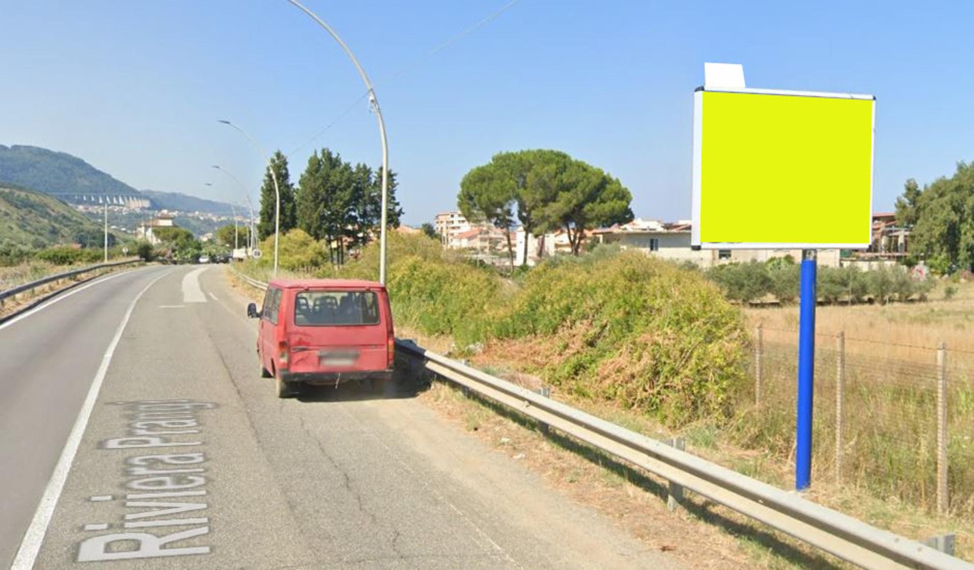 Impianto CARTELLONISTICA a Pizzo, in zona Gelateria da Enrico