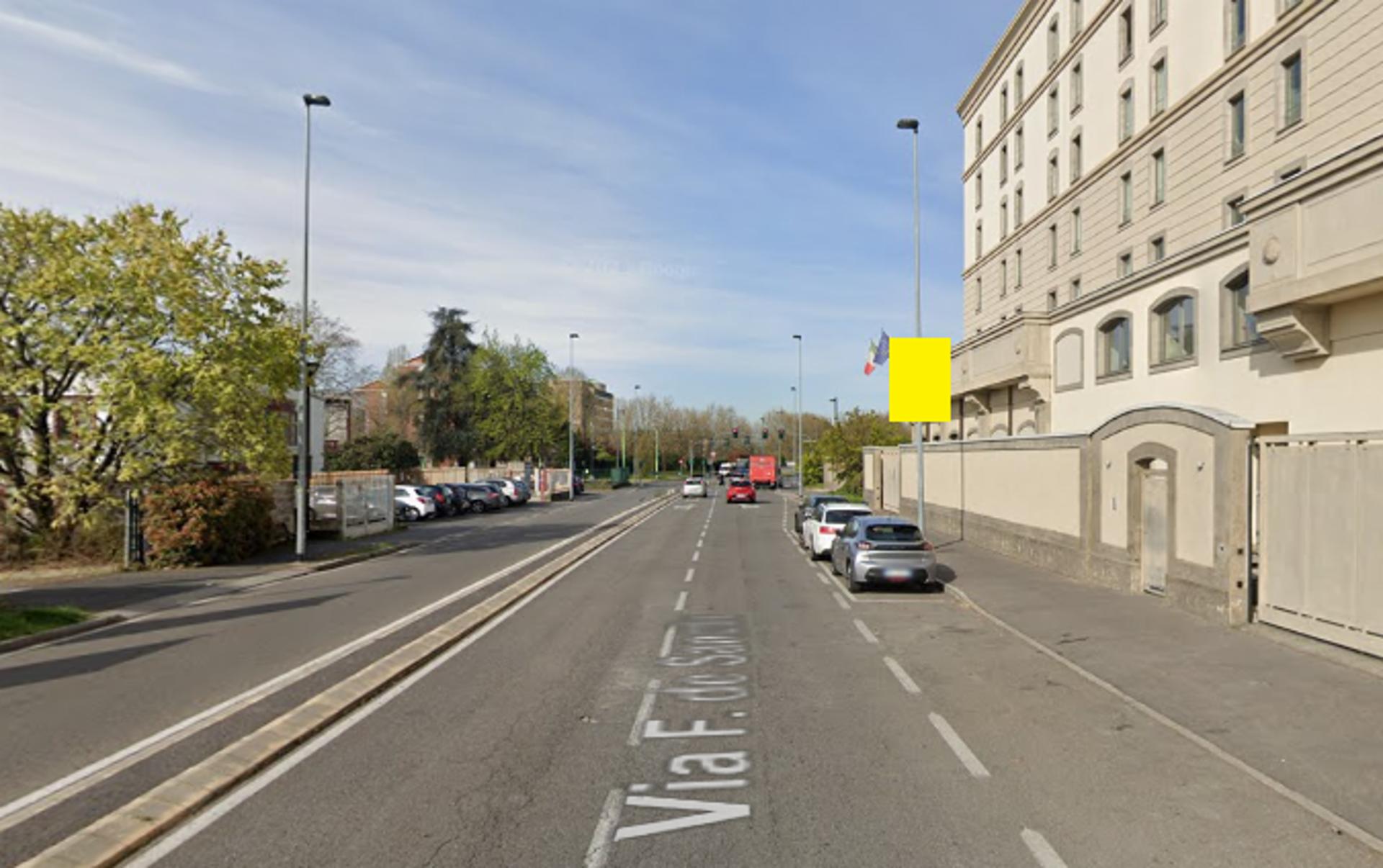 Impianto POLE MEDIA a Cinisello Balsamo, in zona Poltronesofà