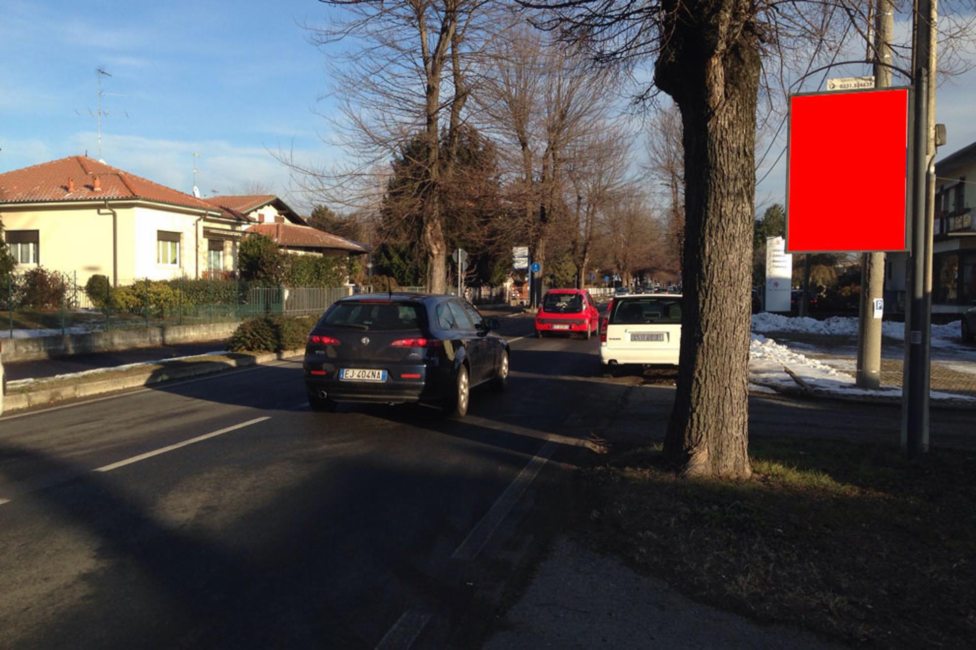 Impianto CARTELLONISTICA a Vergiate, in zona Conad