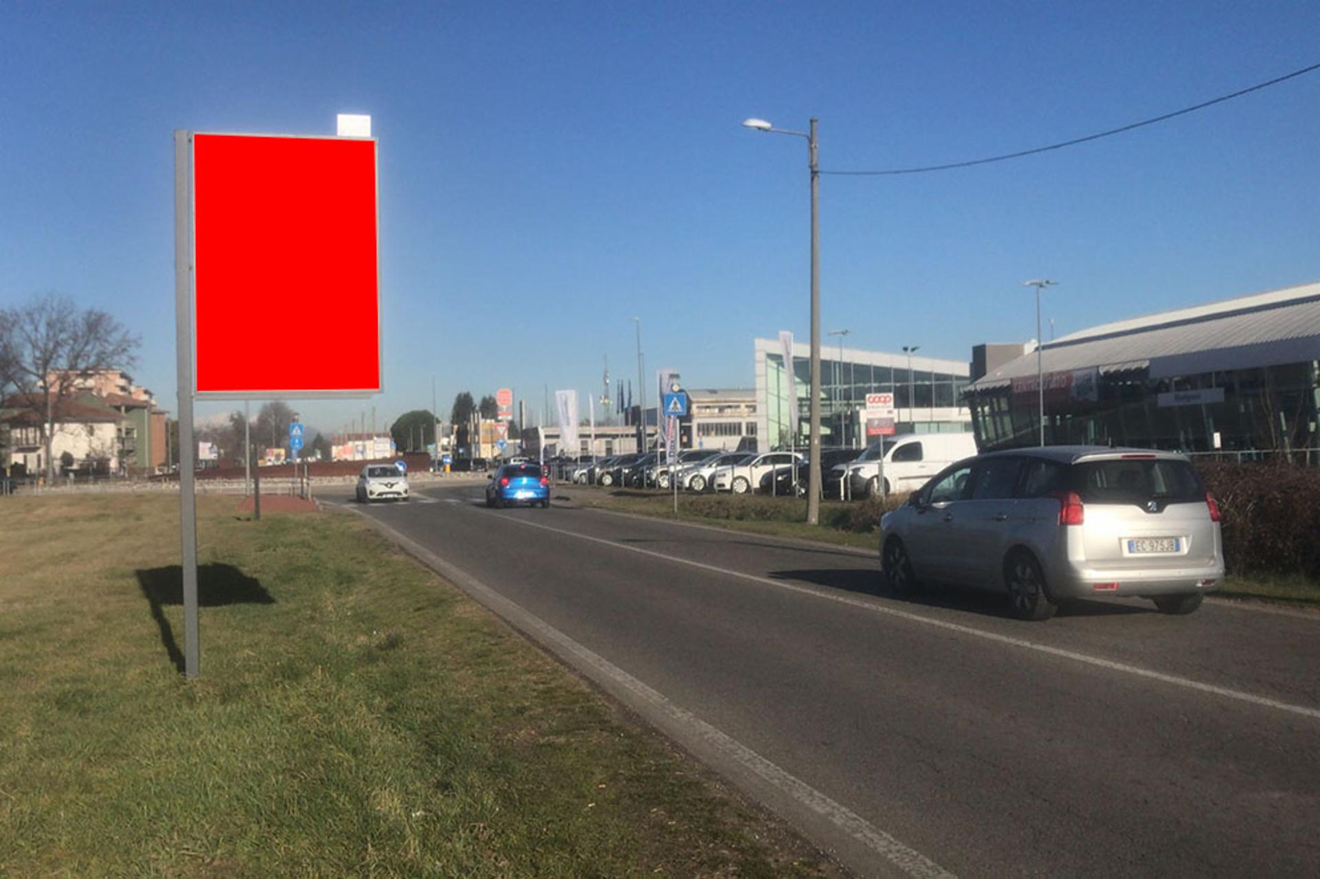 Impianto CARTELLONISTICA a Busto Arsizio, in zona Takko Fashion
