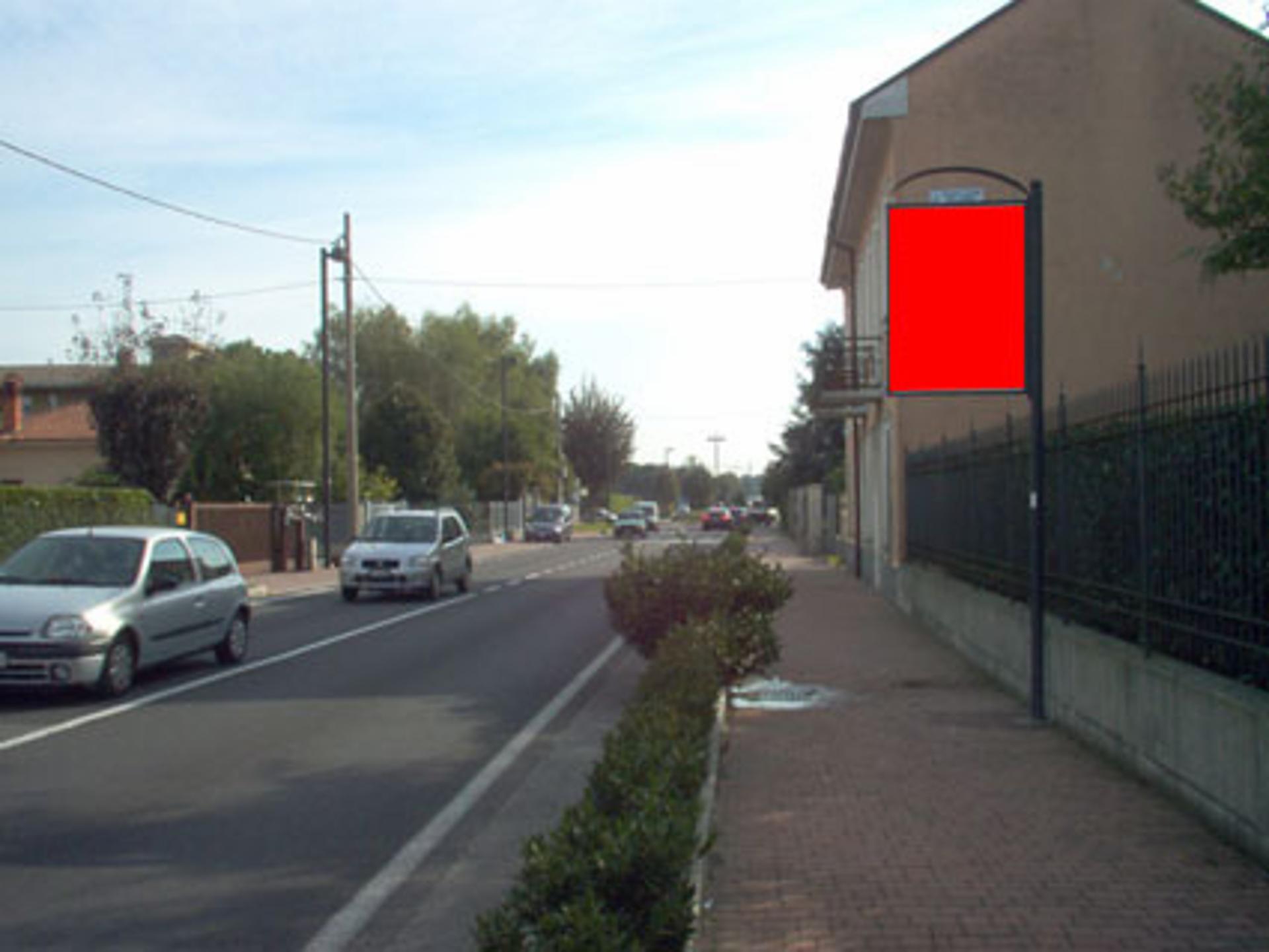 Impianto CARTELLONISTICA a Seveso, in zona Dimensione divano