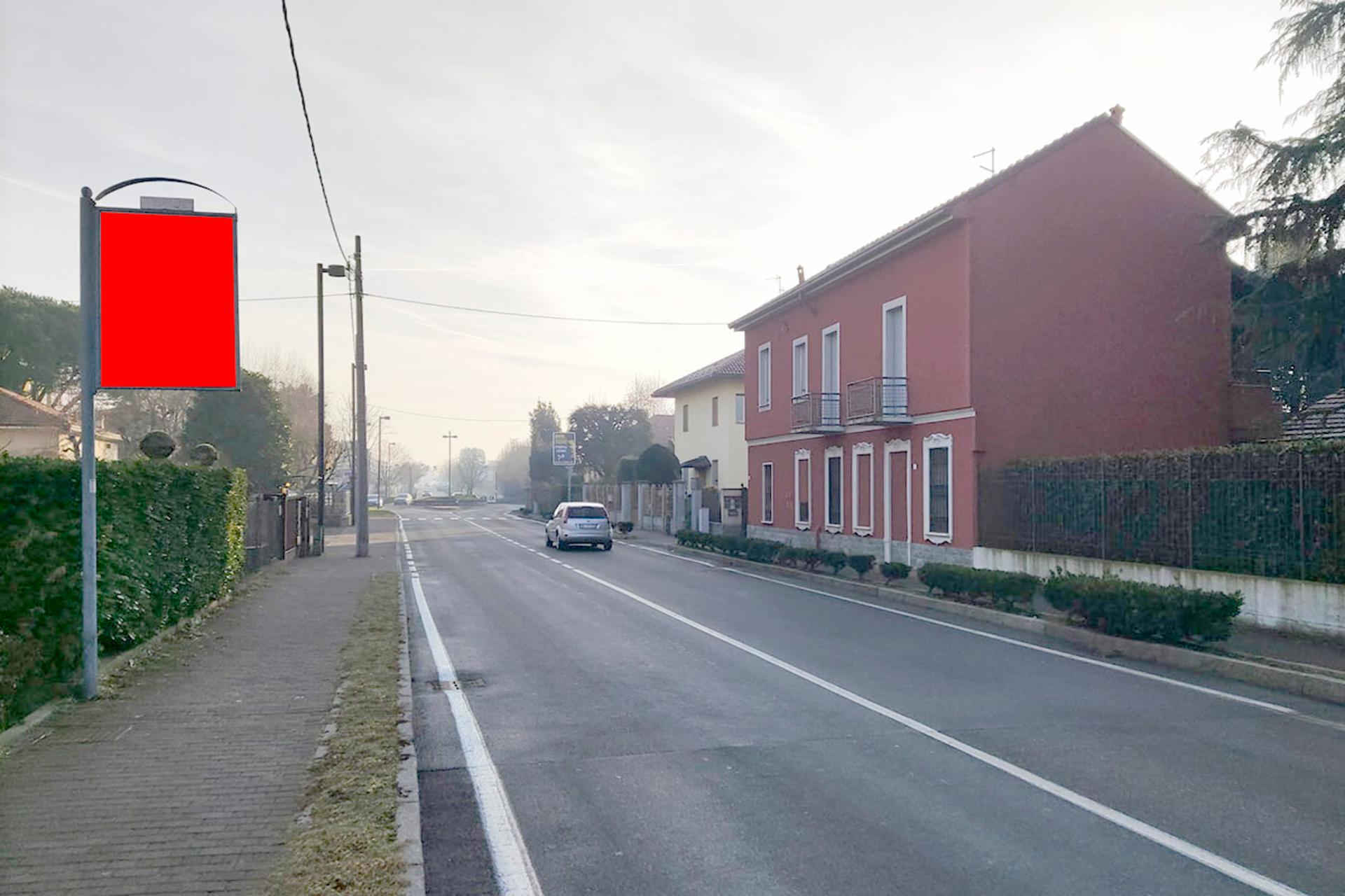 Impianto CARTELLONISTICA a Seveso, in zona Dimensione divano