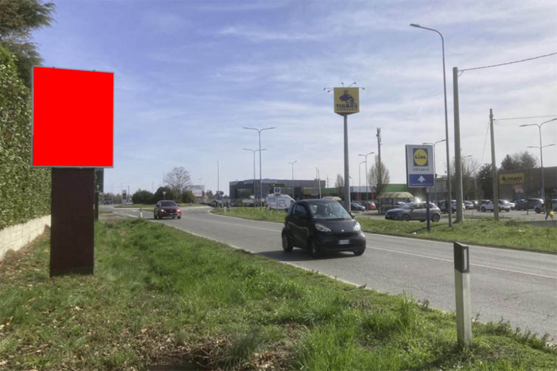 Impianto CARTELLONISTICA a Cermenate, in zona Tigros