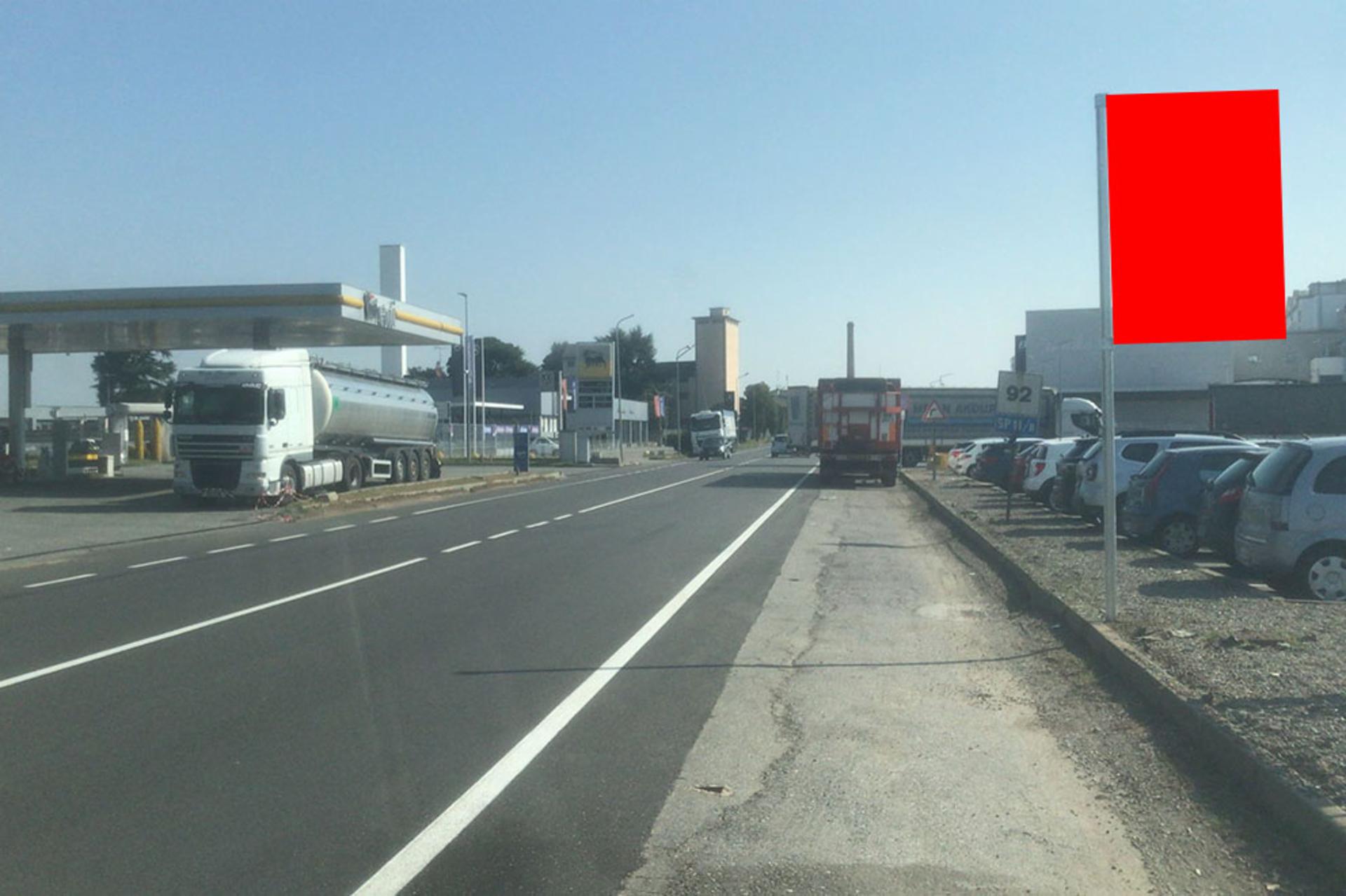 Impianto CARTELLONISTICA a Novara, in zona Unieuro