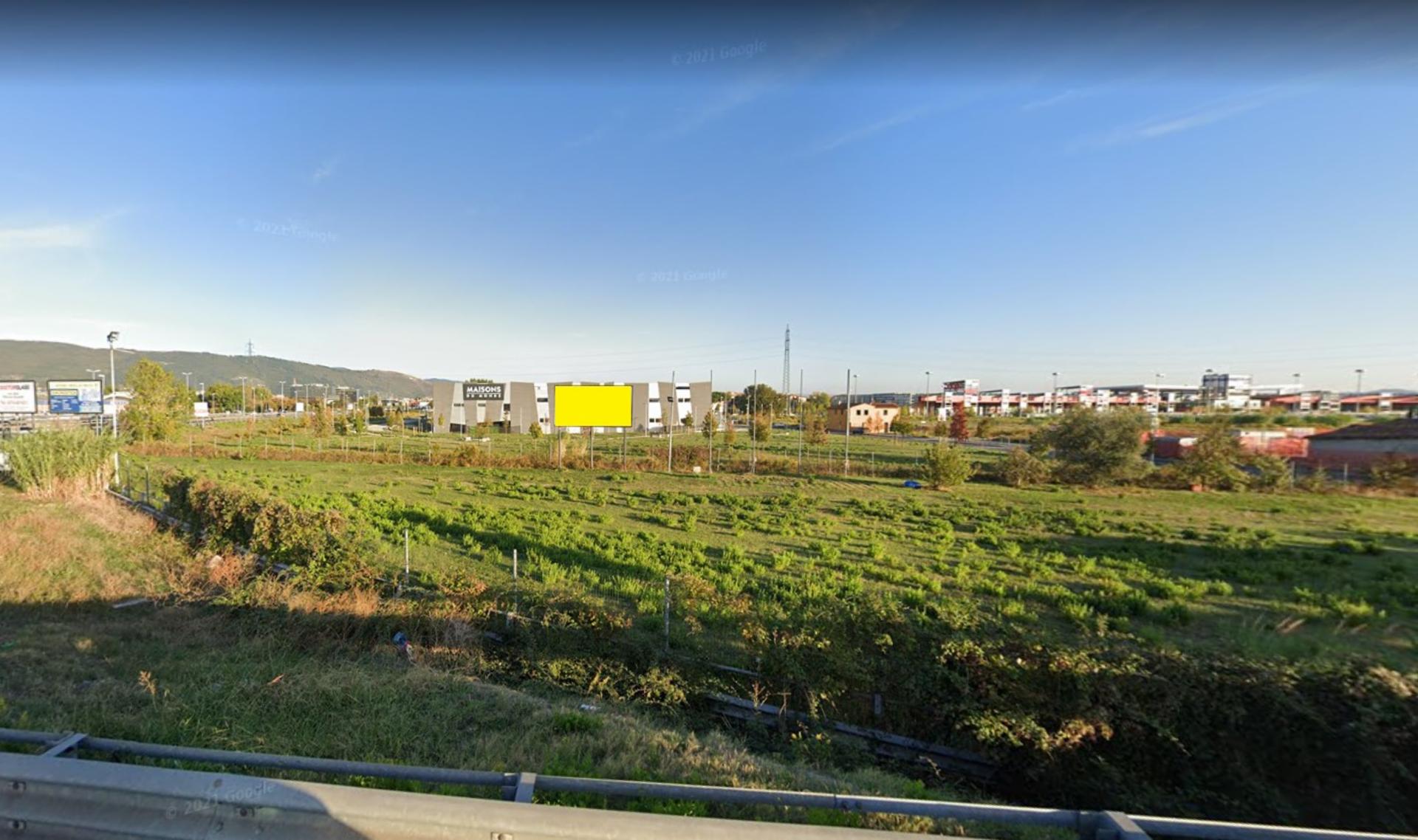Impianto 6 X 3 a Prato, in zona Maisons du Monde