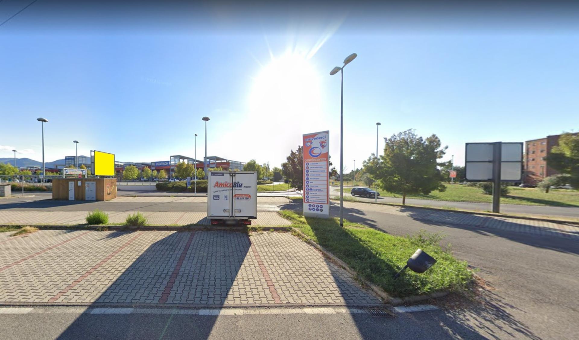 Impianto POSTER a Prato, in zona Omnia Center