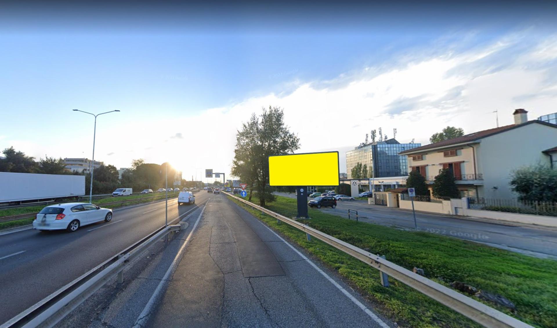 Impianto 6 X 3 a Prato, in zona Caffè Cristallo