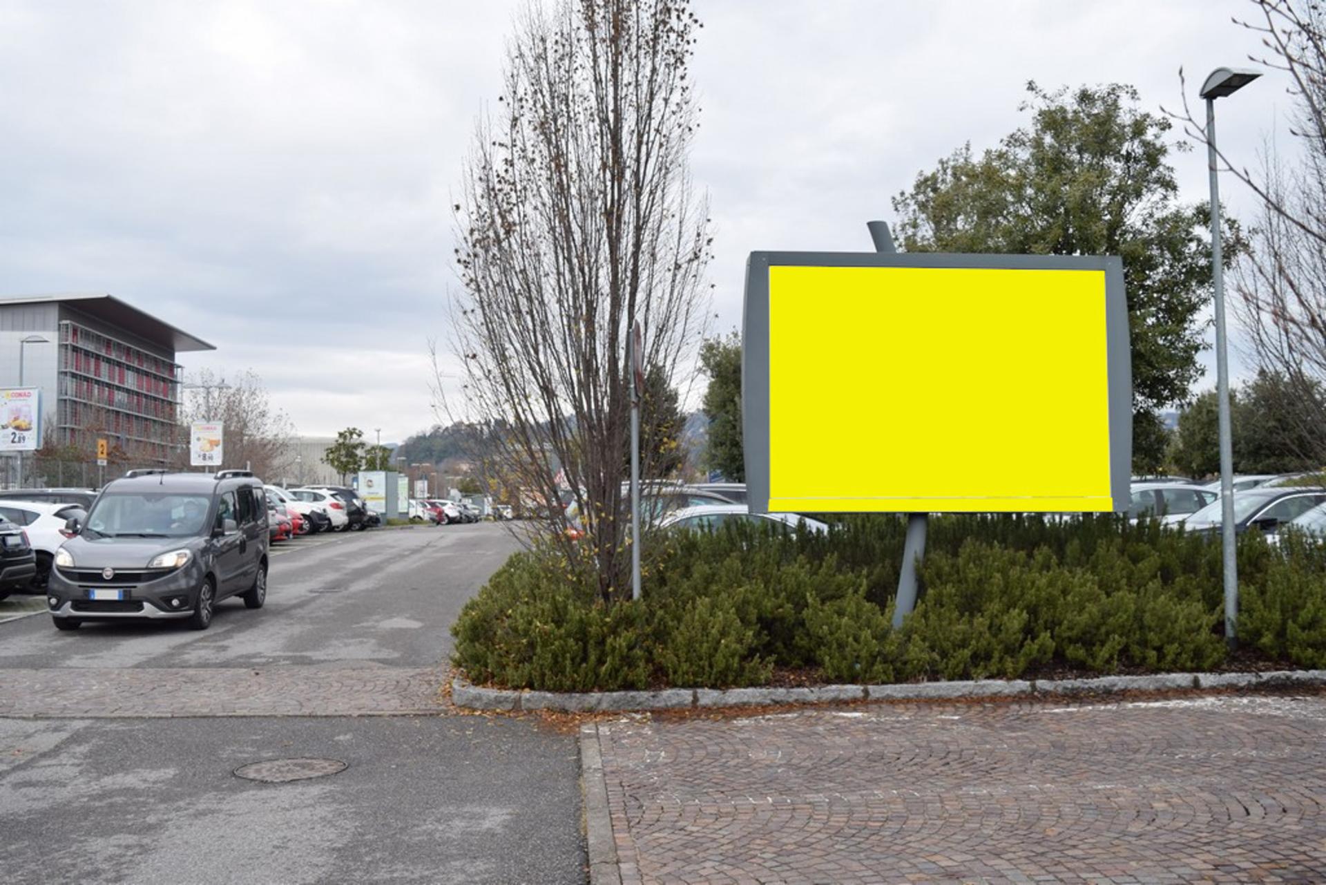 Impianto a EST posteggio 4-laterale prima corsia da ingresso /  Bergamo