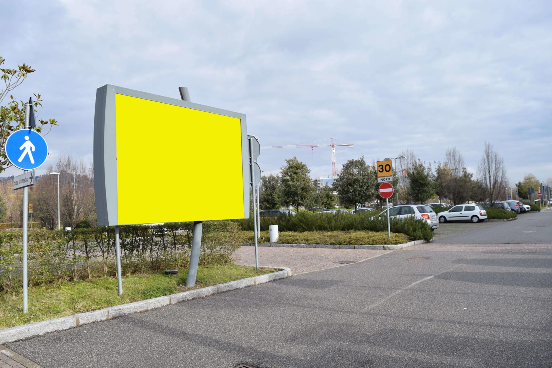 Impianto a NORD fronte - cassa automatica - ingresso civ. 11 /  Bergamo