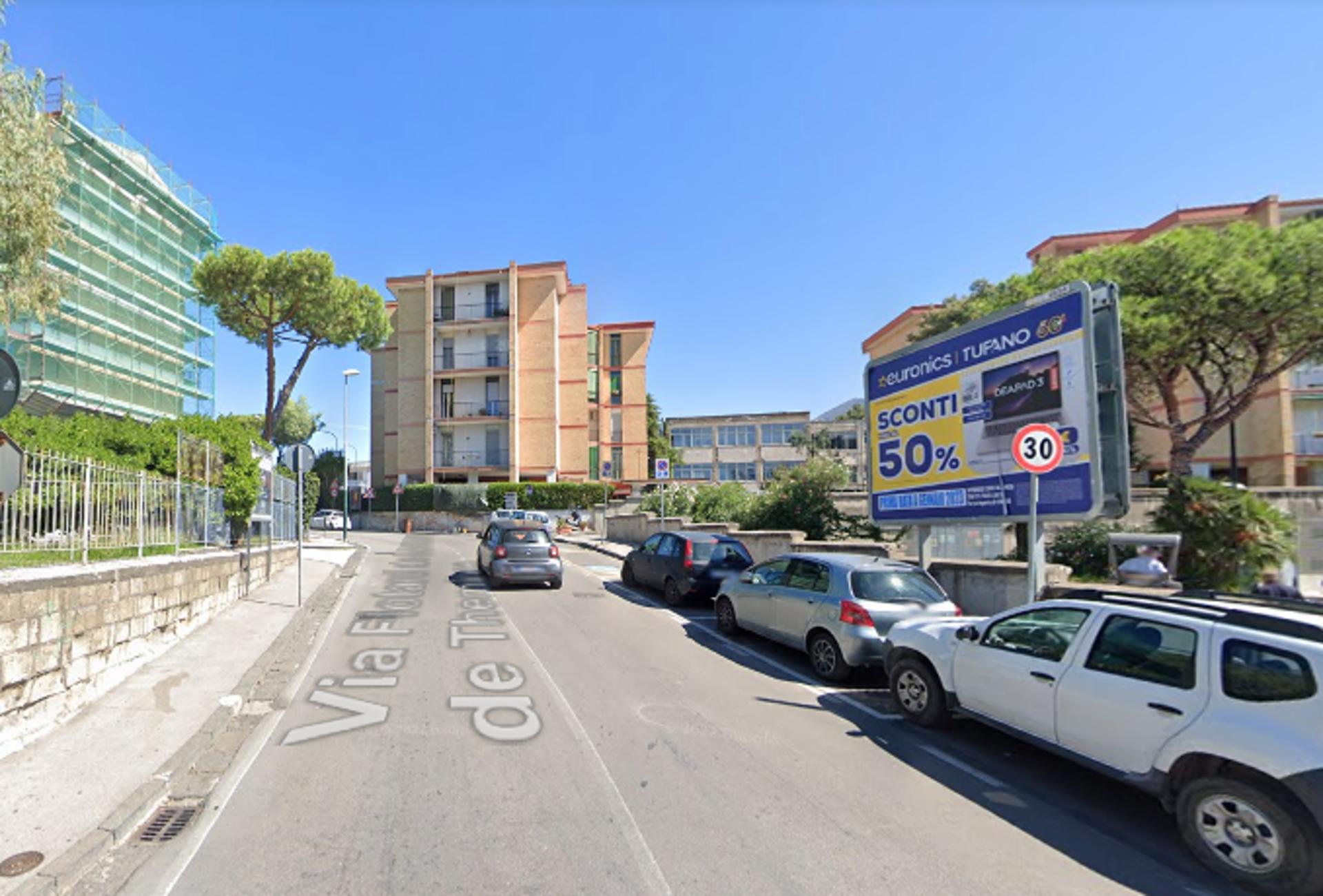 Impianto a VIA FLOTARD DE LAUZIERES DE THEMINES  Portici