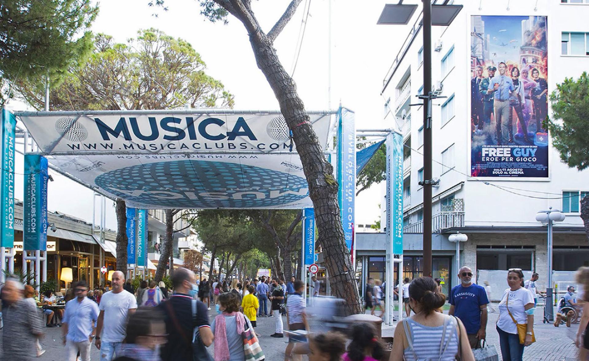Impianto MAXI AFFISSIONE a Riccione, in zona Pop Up