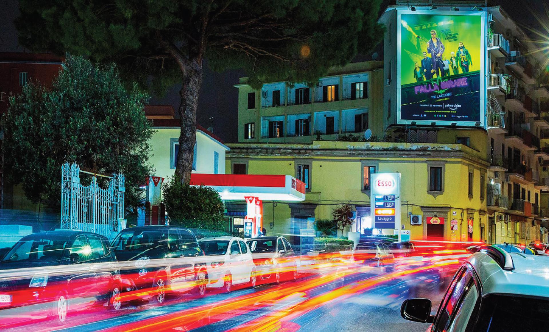 Impianto MAXI AFFISSIONE a Napoli, in zona Teatro di Villa Patrizi