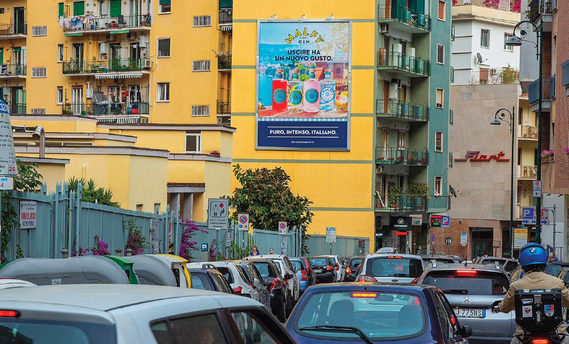 Impianto MAXI AFFISSIONE a Napoli, in zona Bar Totto