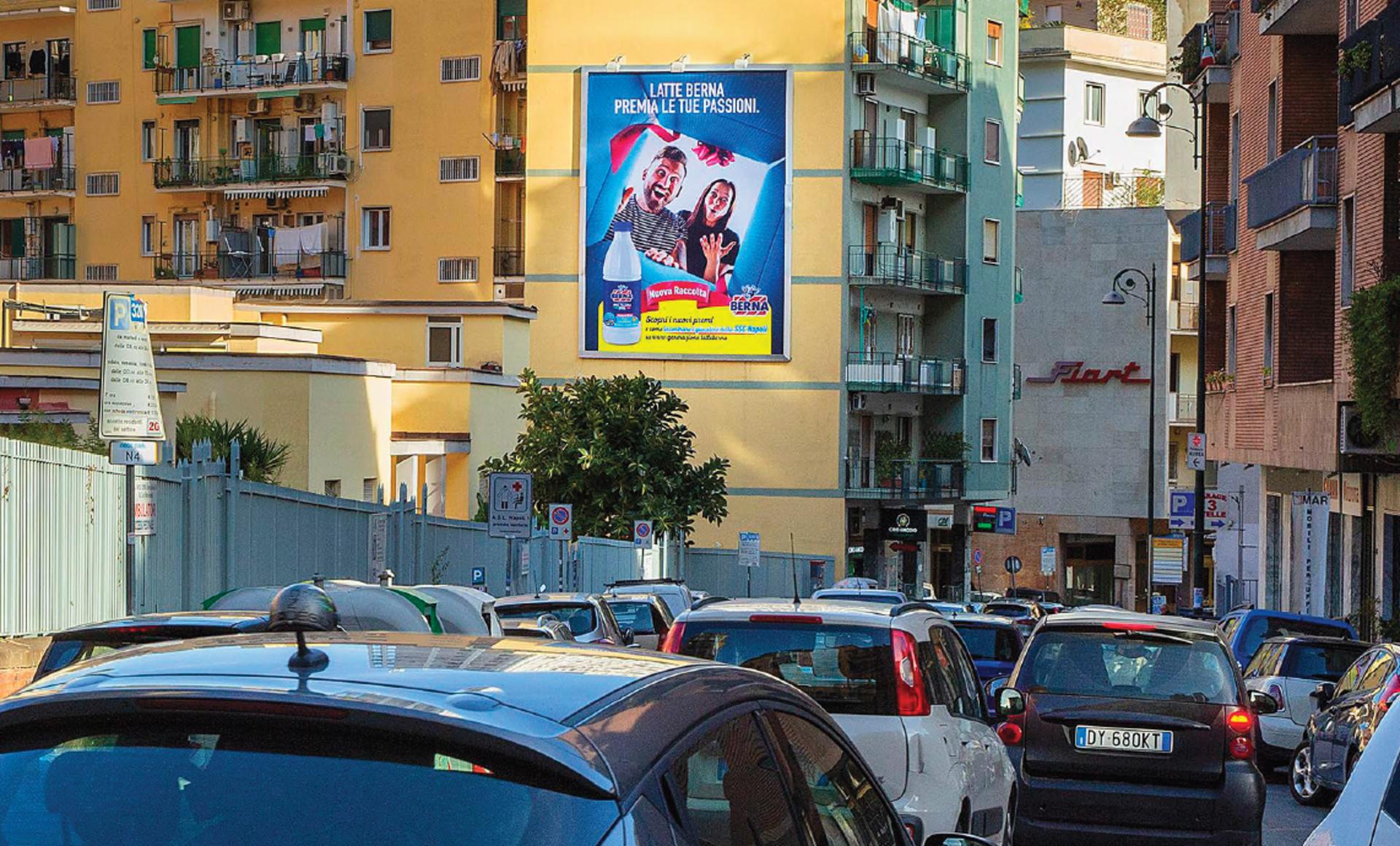 Impianto MAXI AFFISSIONE a Napoli, in zona Bar Totto