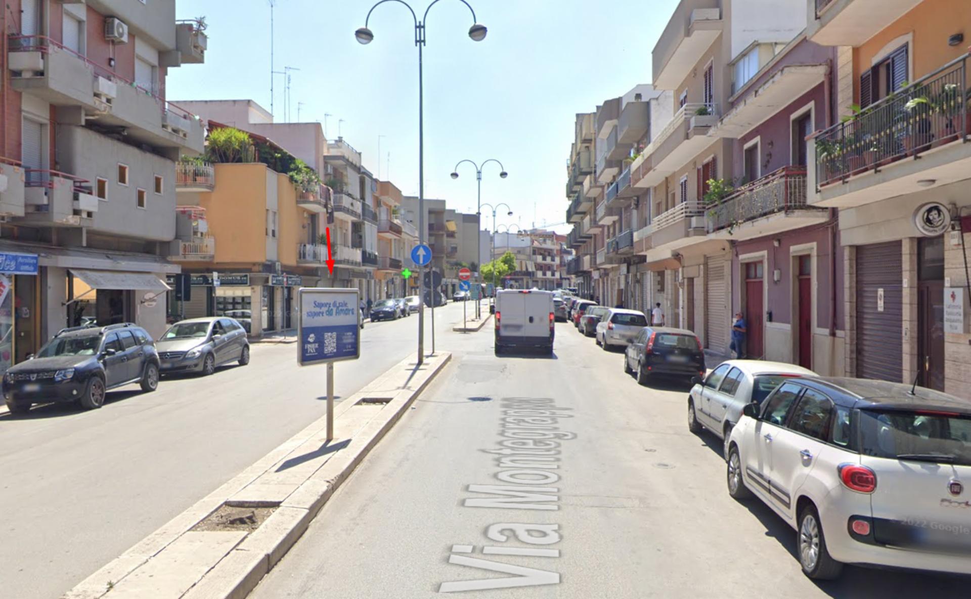 Impianto CARTELLONISTICA a Andria, in zona Alessandro Verde Boutique Uomo