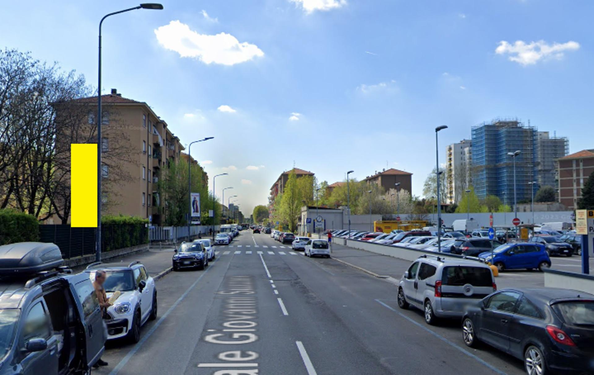 Impianto VERTICAL BANNER a Milano, in zona Bar Atlantic