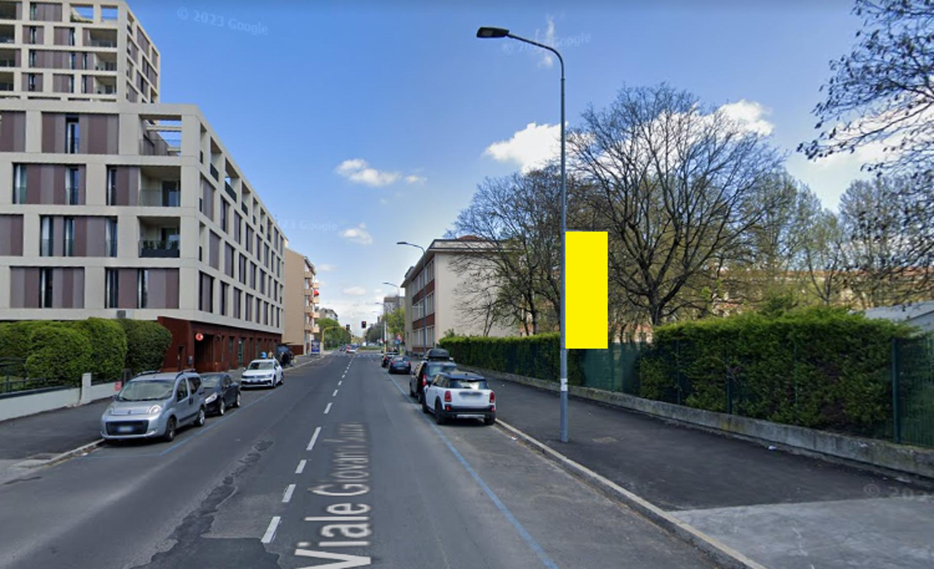 Impianto VERTICAL BANNER a Milano, in zona Bar Atlantic