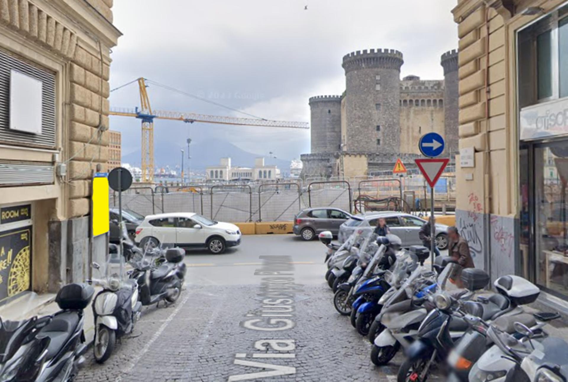 Impianto stendardo a Napoli