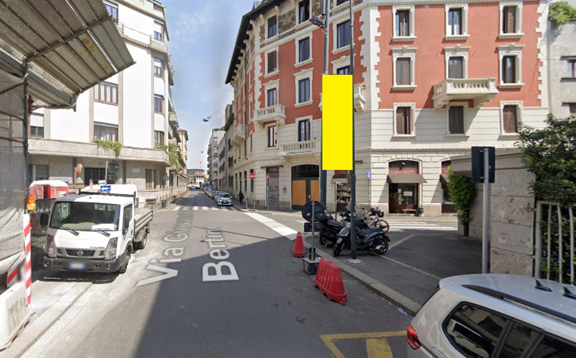 Impianto VERTICAL BANNER a Milano, in zona ZeroPercento | la bottega etica