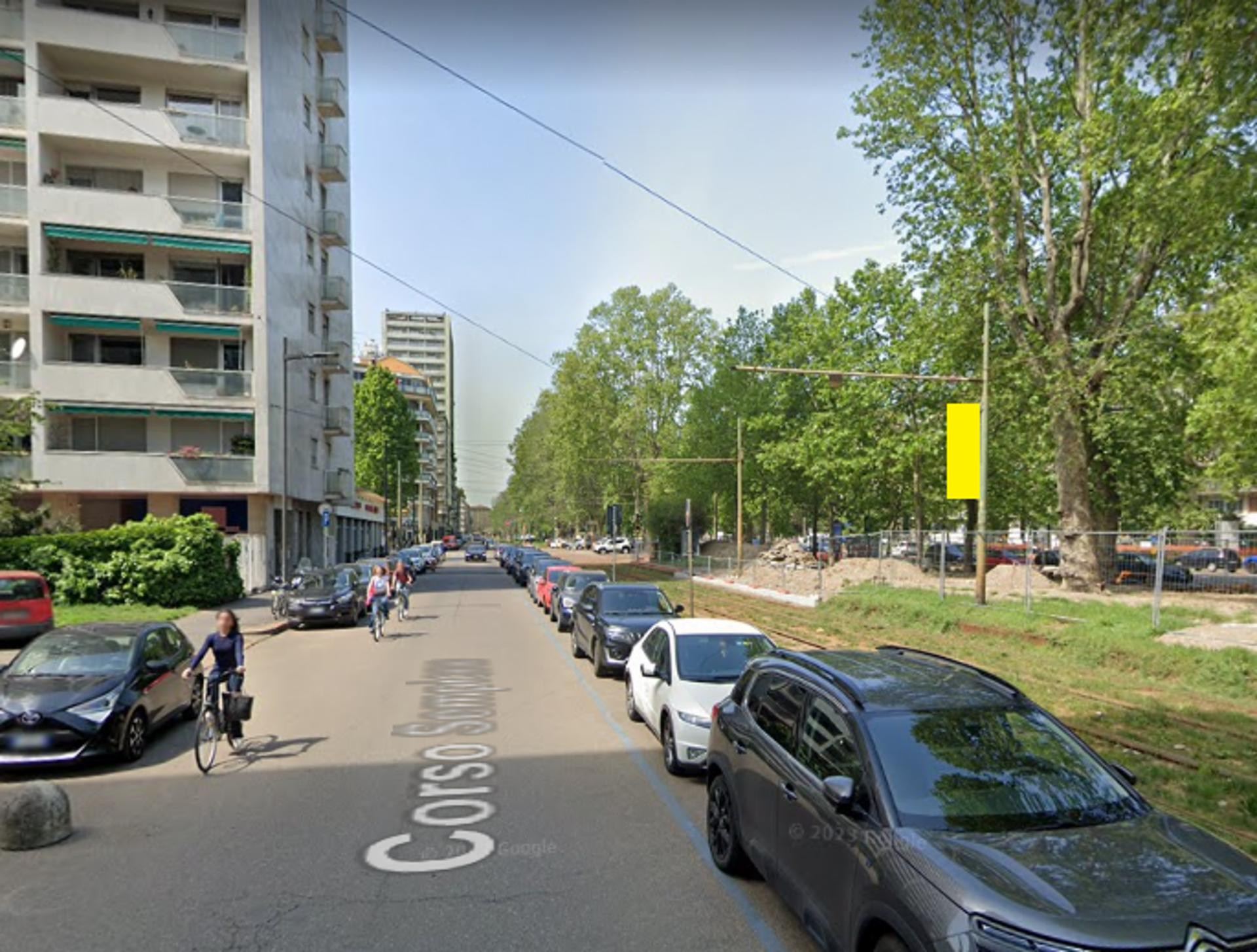 Impianto VERTICAL BANNER a Milano, in zona Scavolini