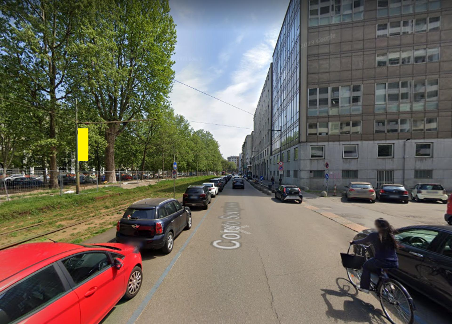 Impianto VERTICAL BANNER a Milano, in zona Scavolini
