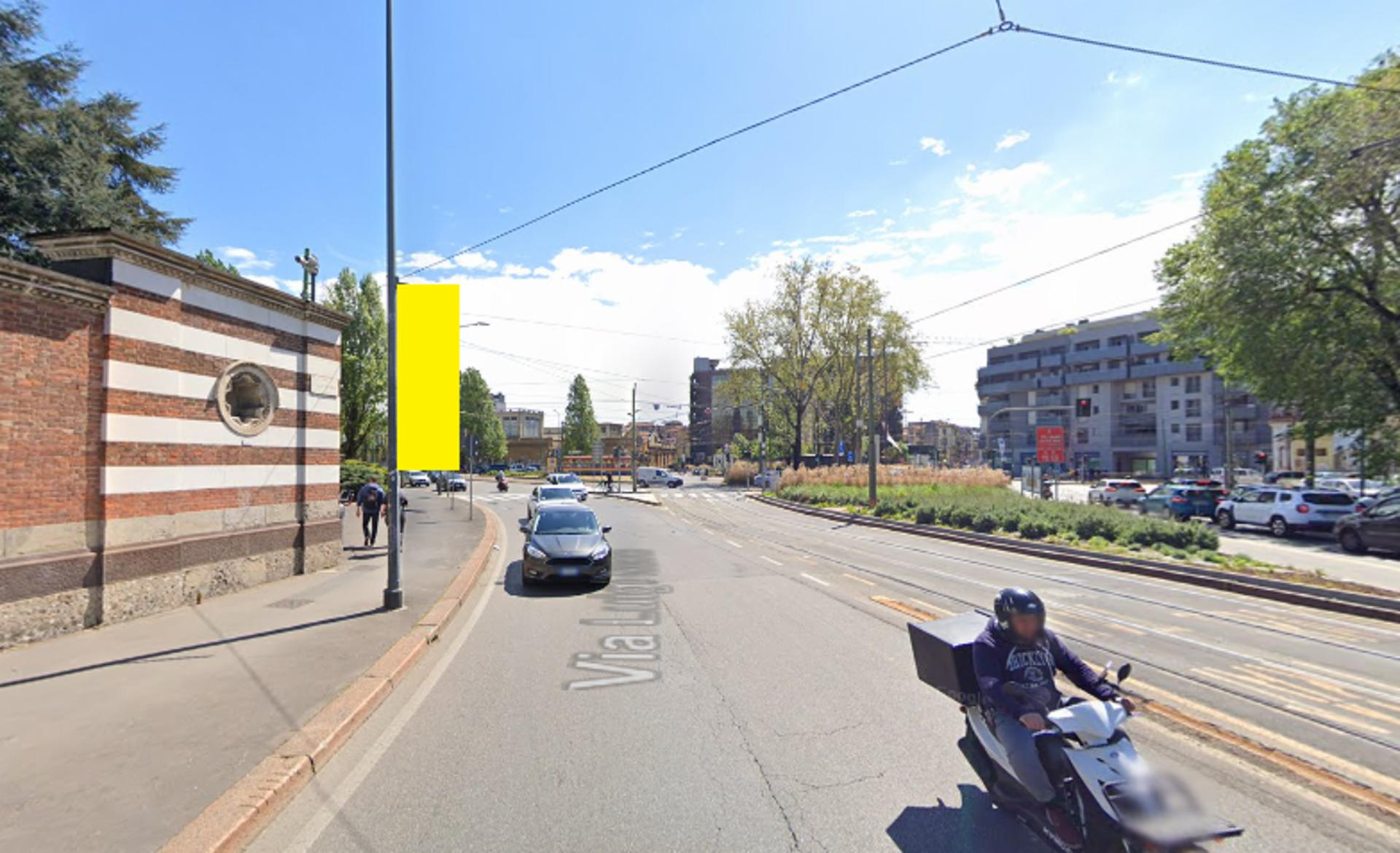 Impianto VERTICAL BANNER a Milano, in zona Da Zhong Market