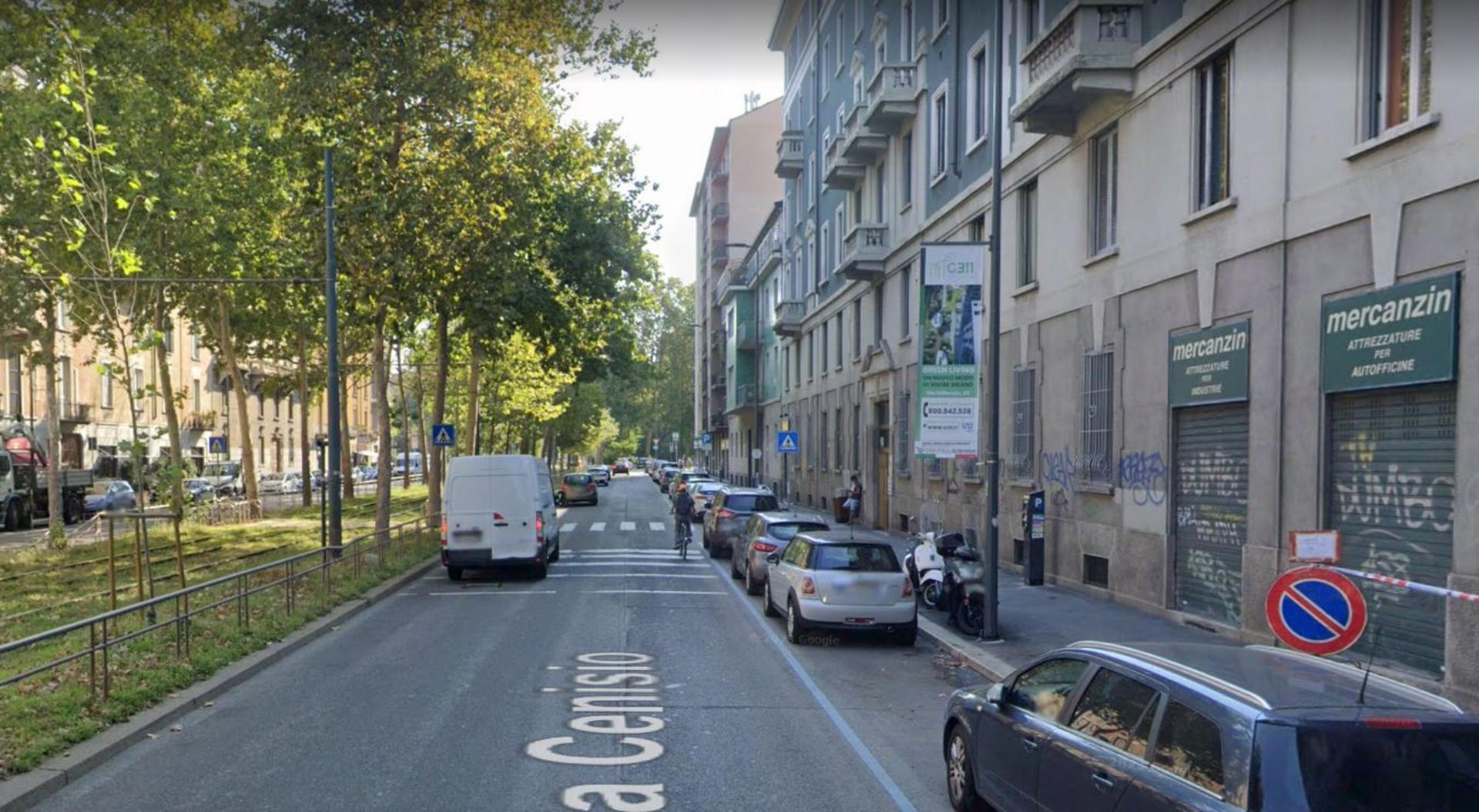 Impianto VERTICAL BANNER a Milano, in zona Tempur
