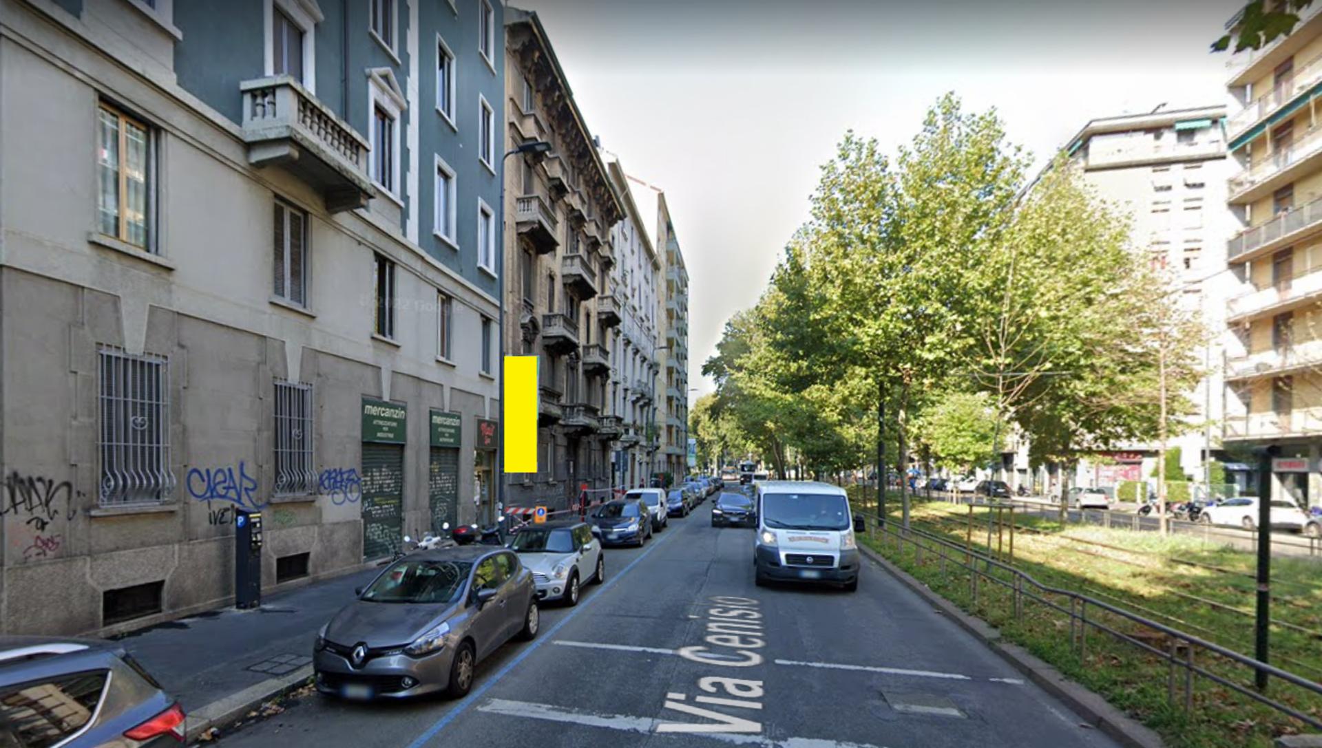 Impianto VERTICAL BANNER a Milano, in zona Tempur