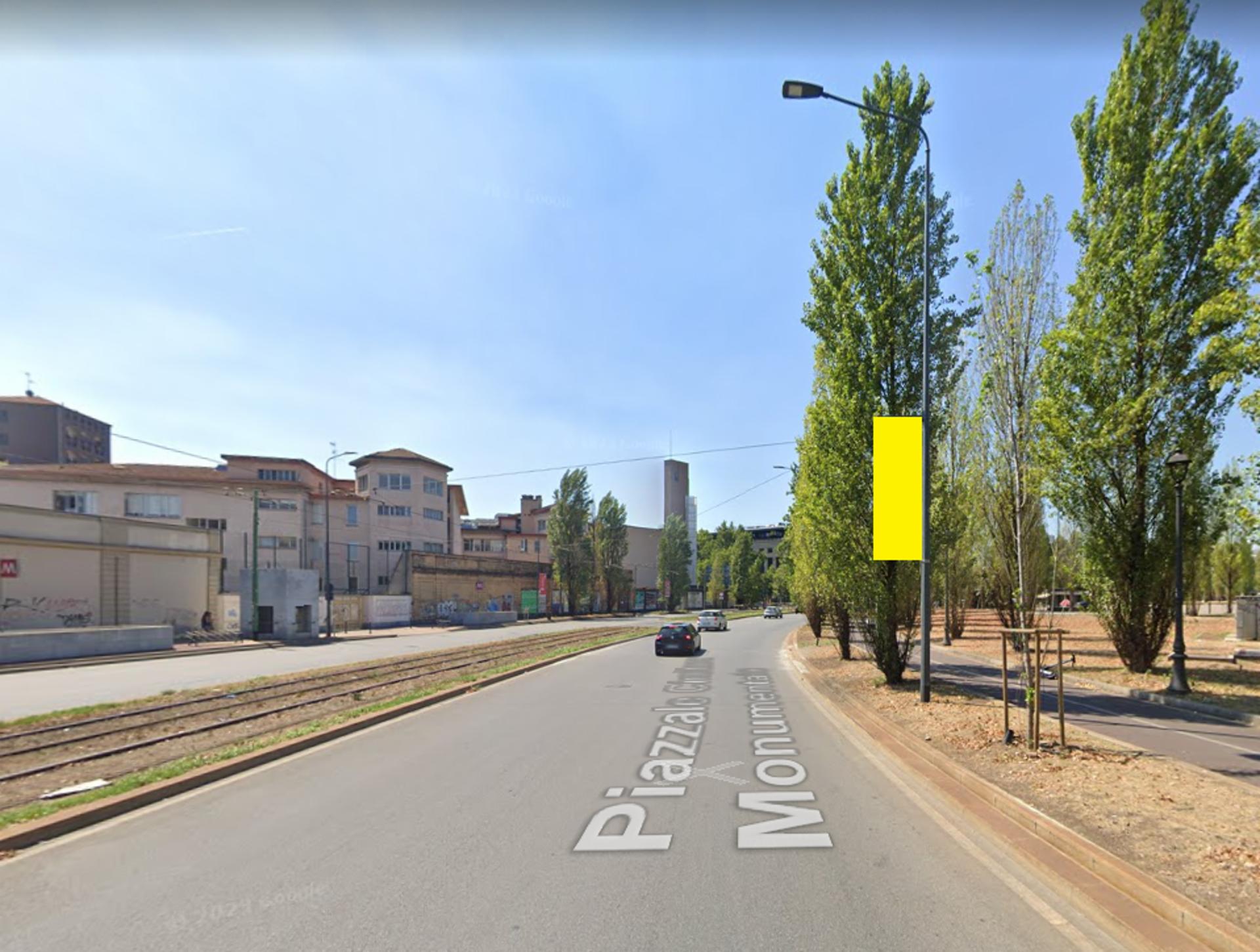 Impianto VERTICAL BANNER a Milano, in zona Shoo Loong Kan