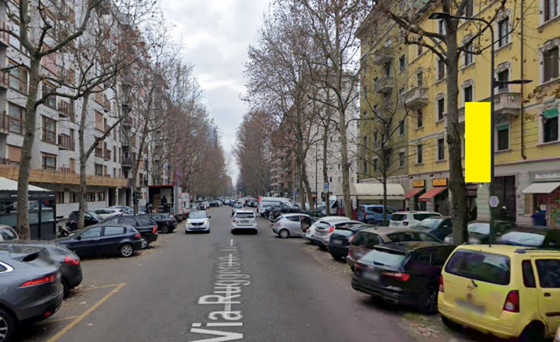 Impianto VERTICAL BANNER a Milano, in zona Alcazar Milano