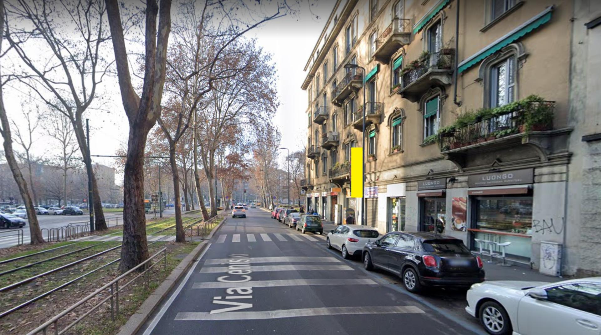 Impianto VERTICAL BANNER a Milano, in zona Bar Stella