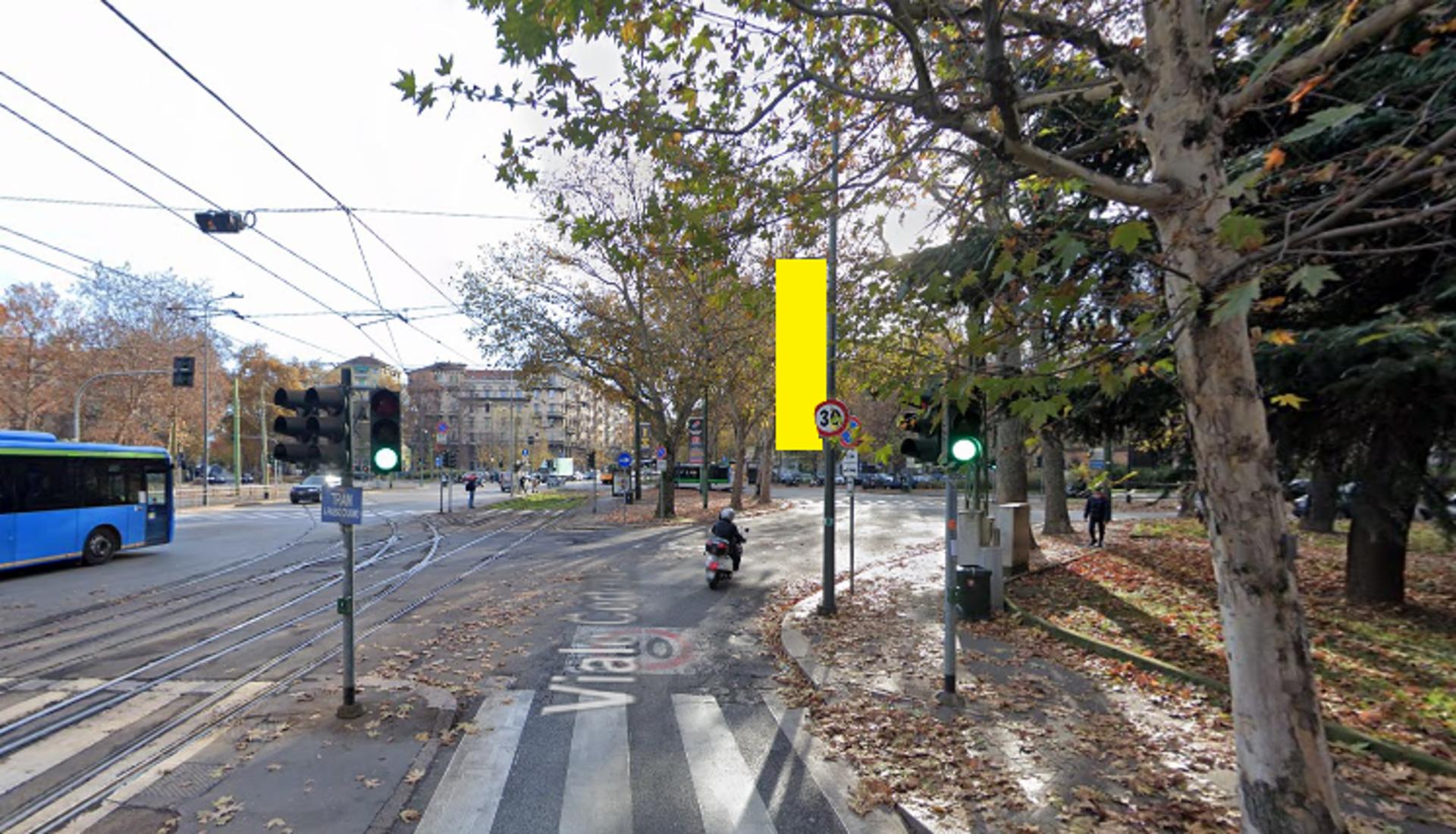 Impianto VERTICAL BANNER a Milano, in zona Alcazar Milano